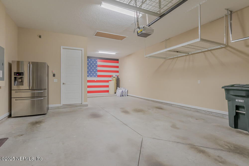 3560 CROSSVIEW Drive