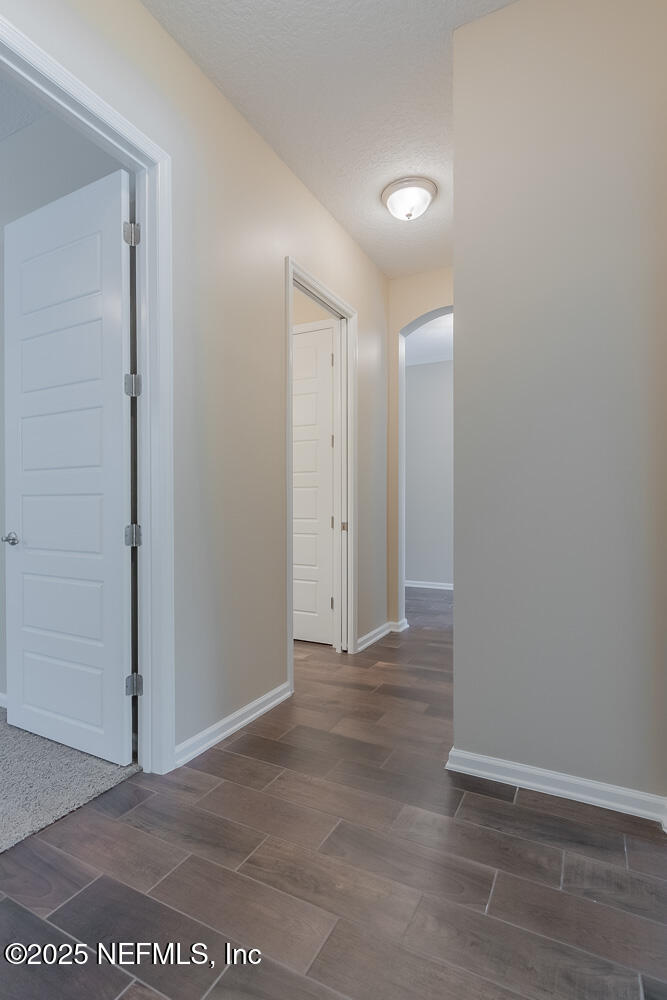 3560 CROSSVIEW Drive