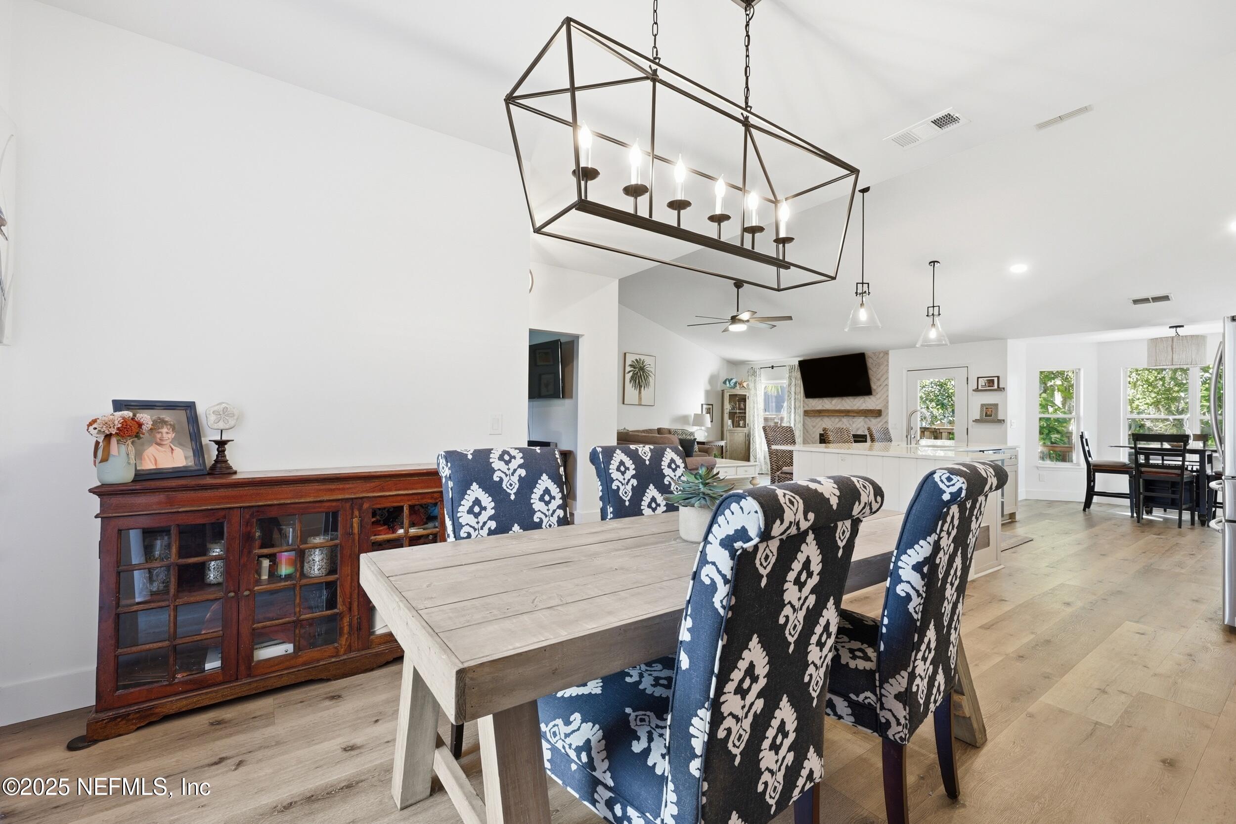 1532 ASHFORD OAKS Way