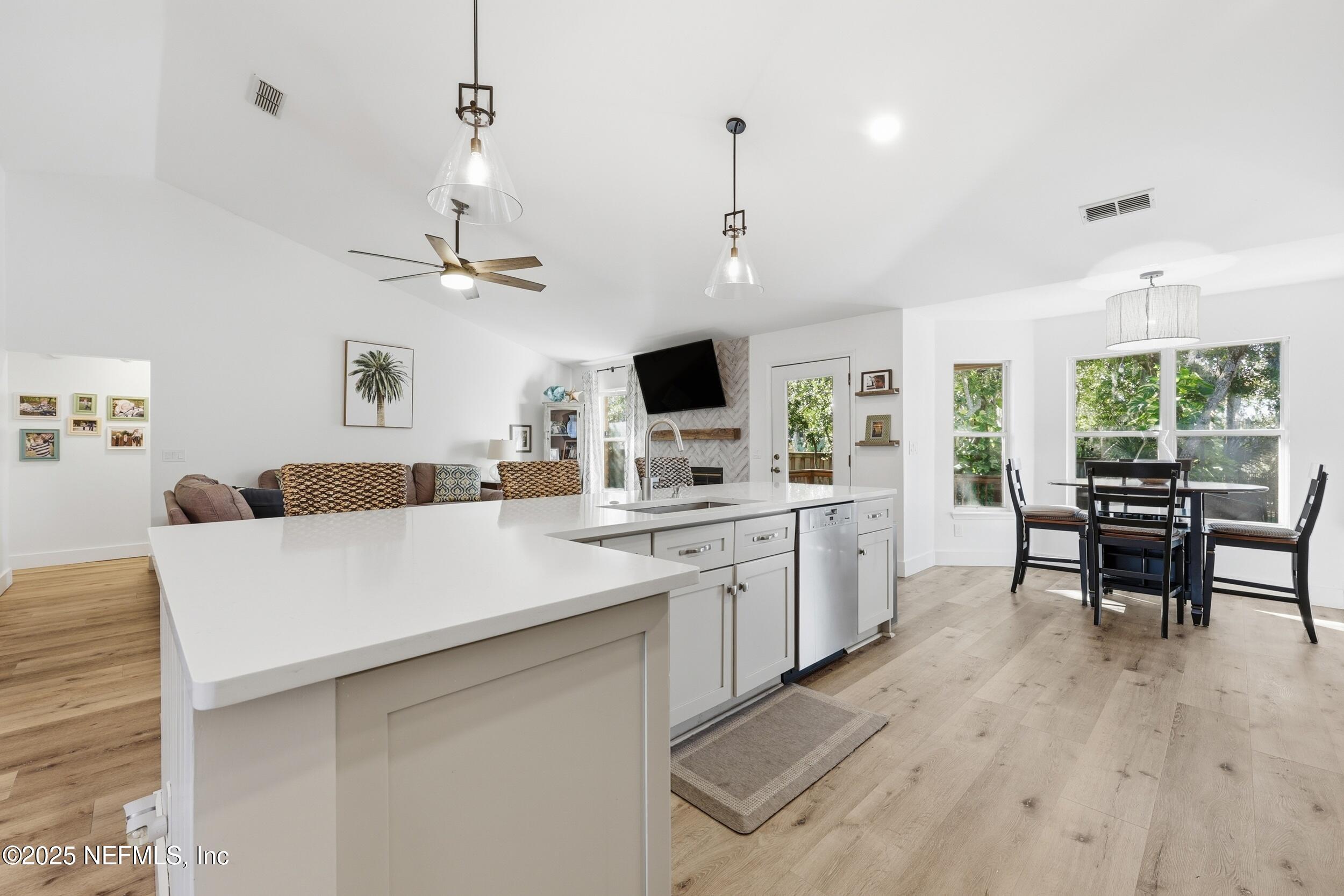 1532 ASHFORD OAKS Way