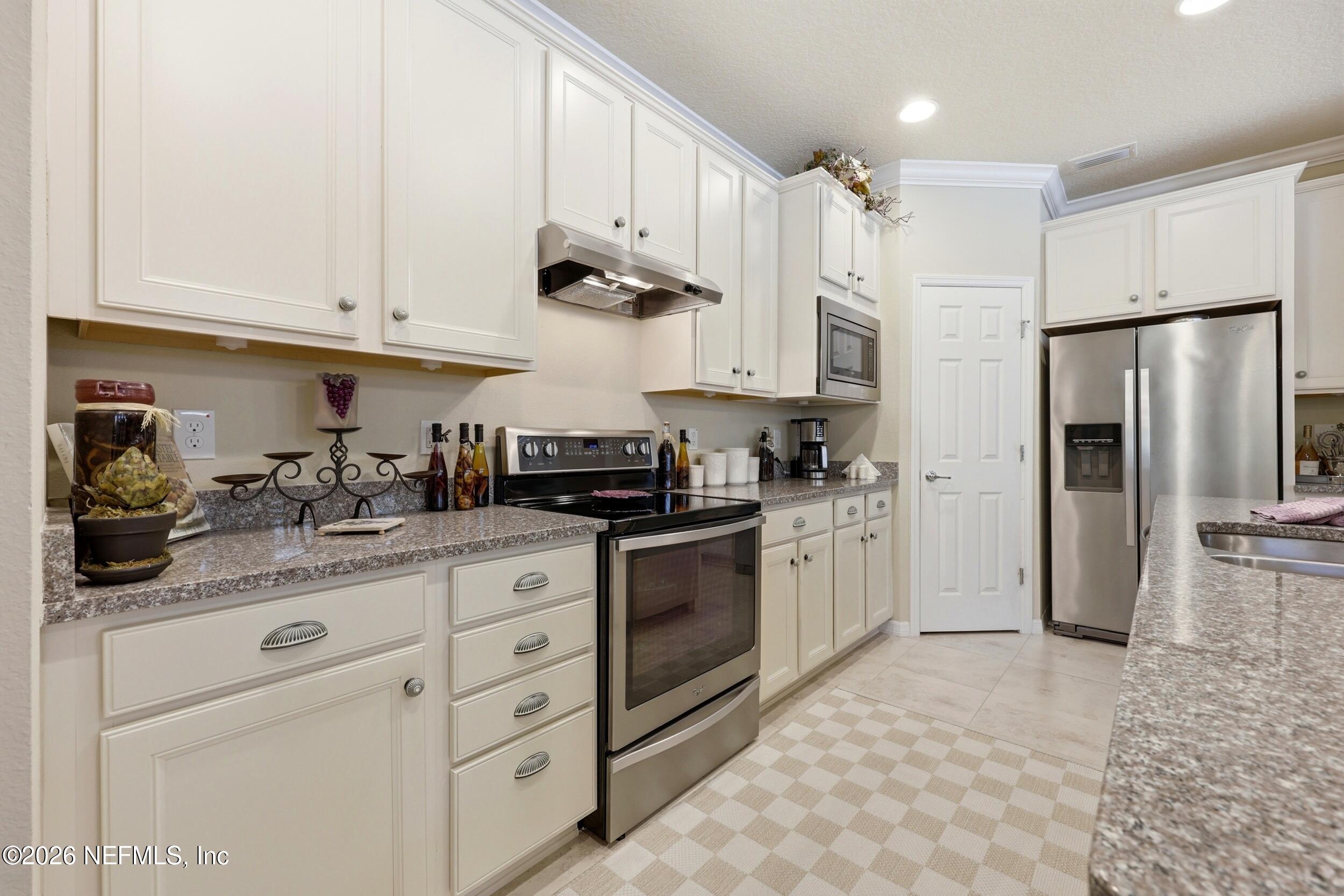 313 MANGROVE THICKET Boulevard