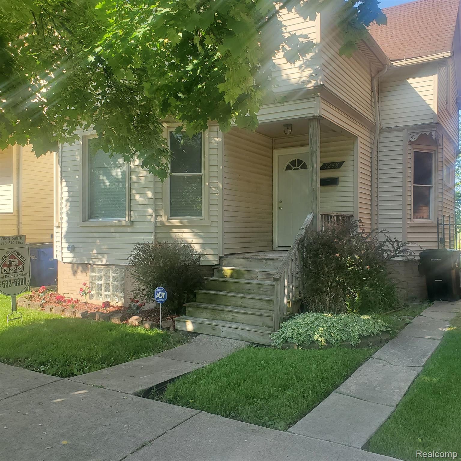 1248 FISCHER Street