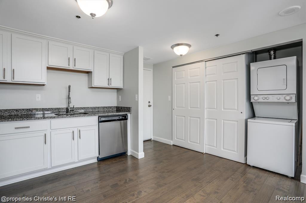 250 E Harbortown Drive 506