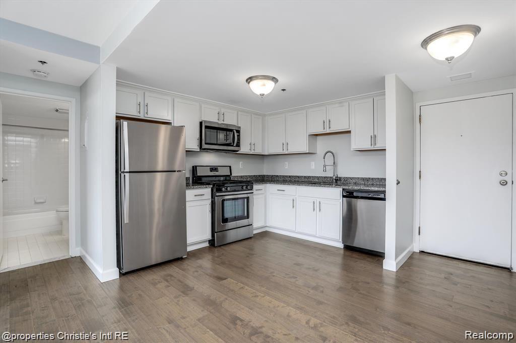 250 E Harbortown Drive 506