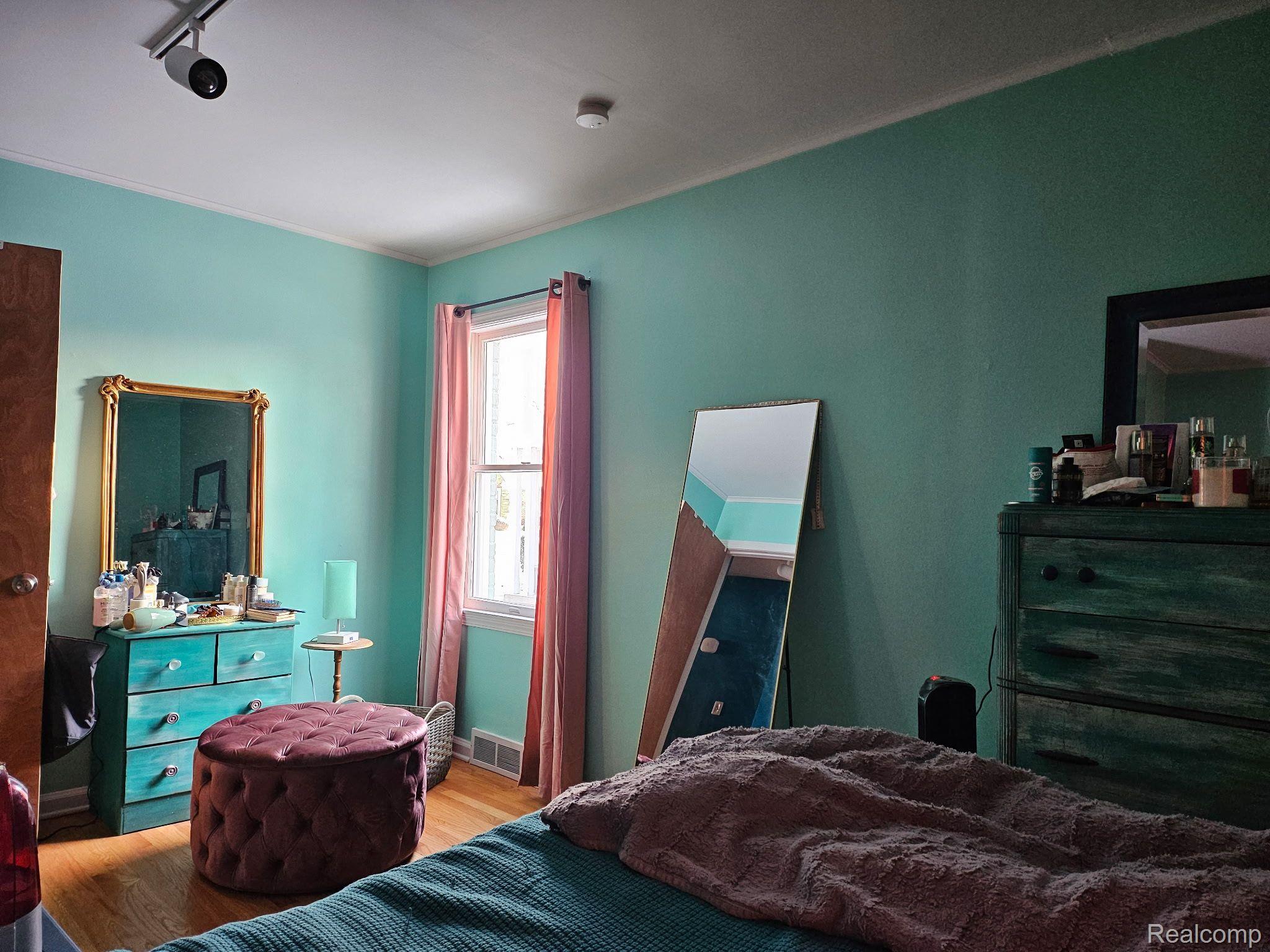 1615 FAIRCOURT Street