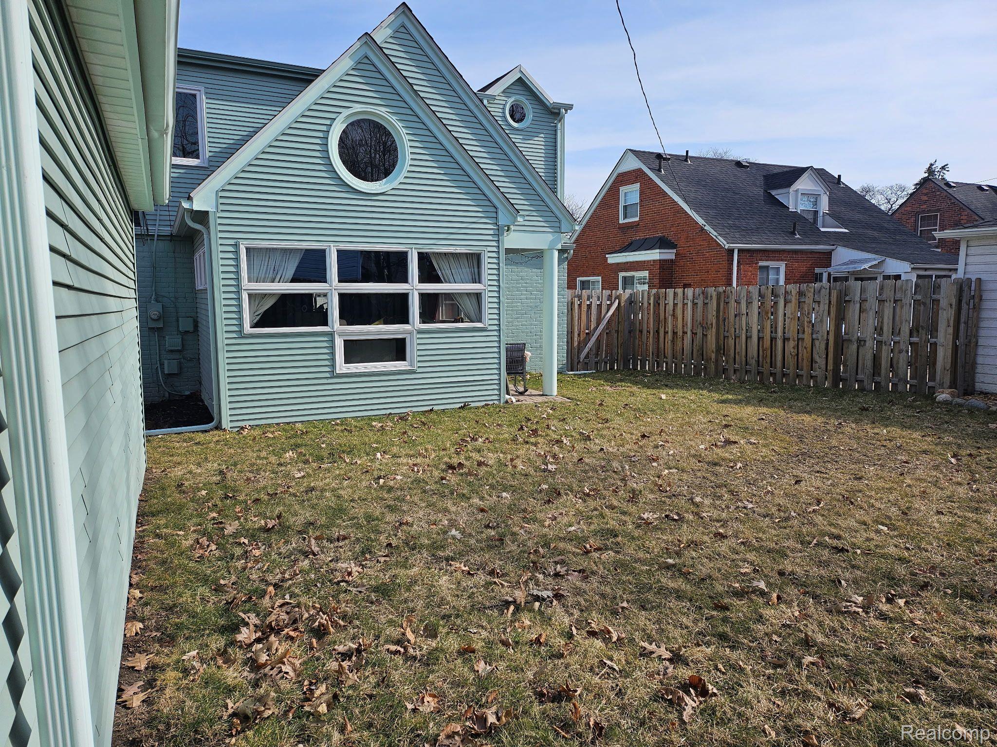 1615 FAIRCOURT Street