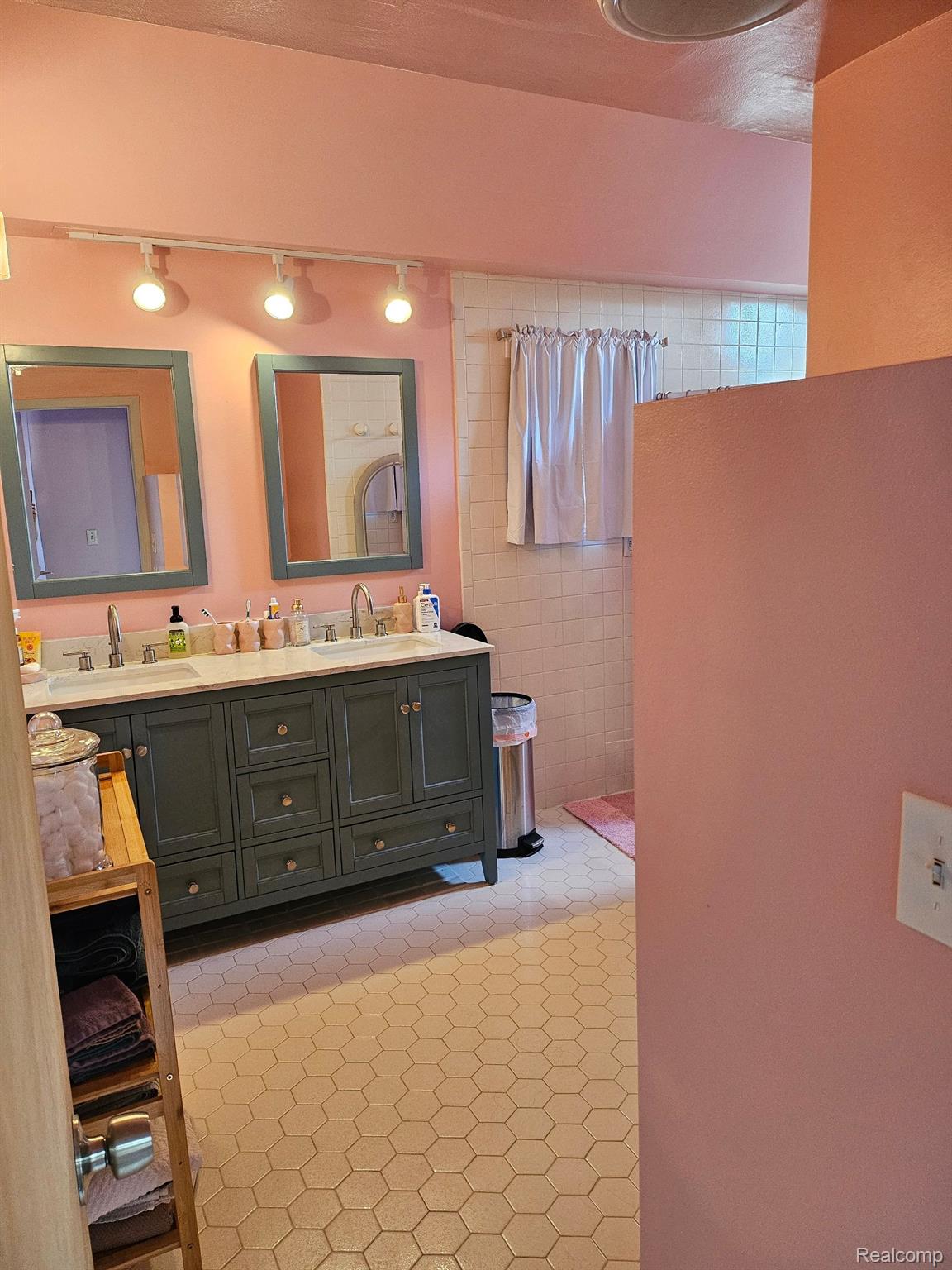 1615 FAIRCOURT Street