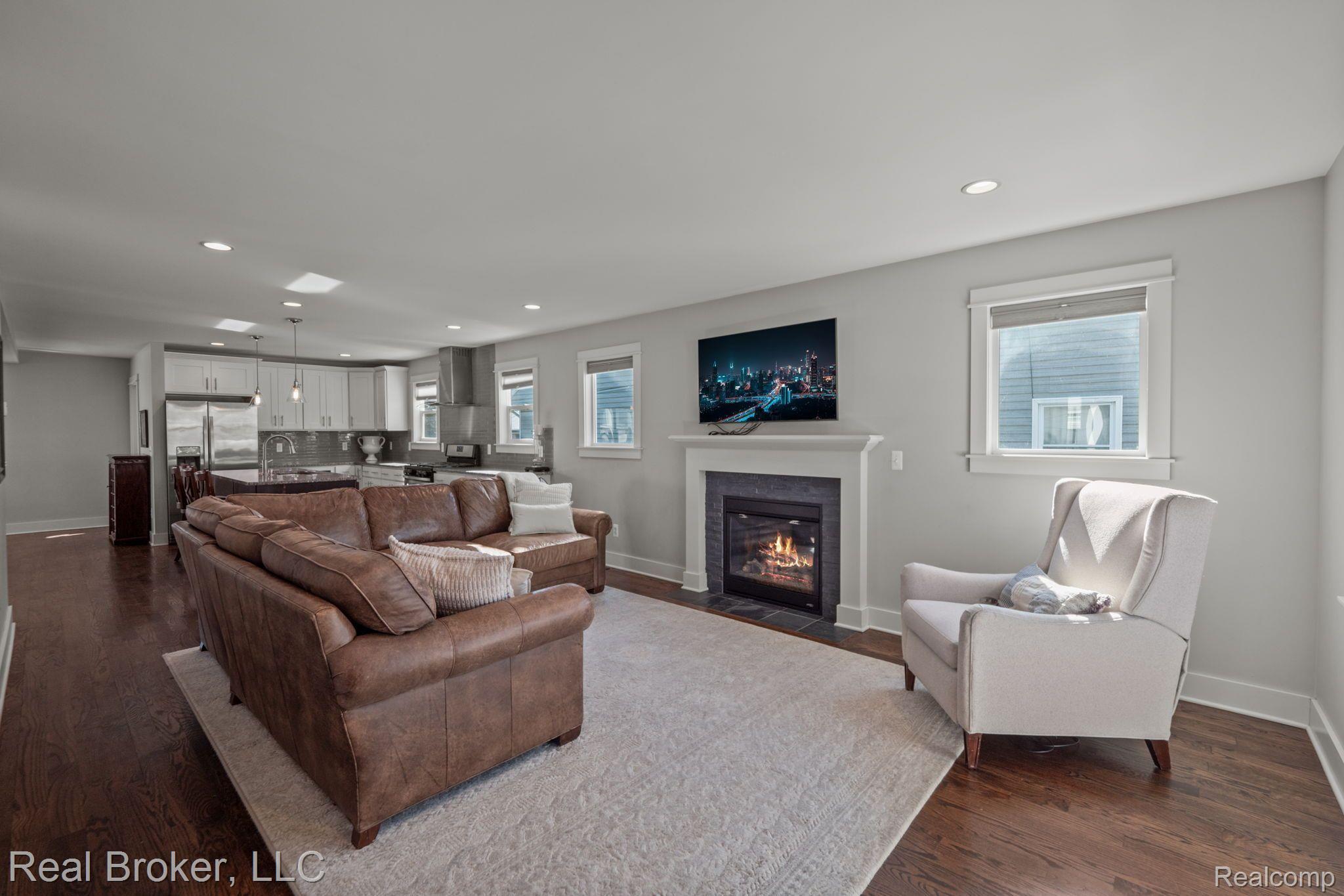 632 N ALTADENA Avenue
