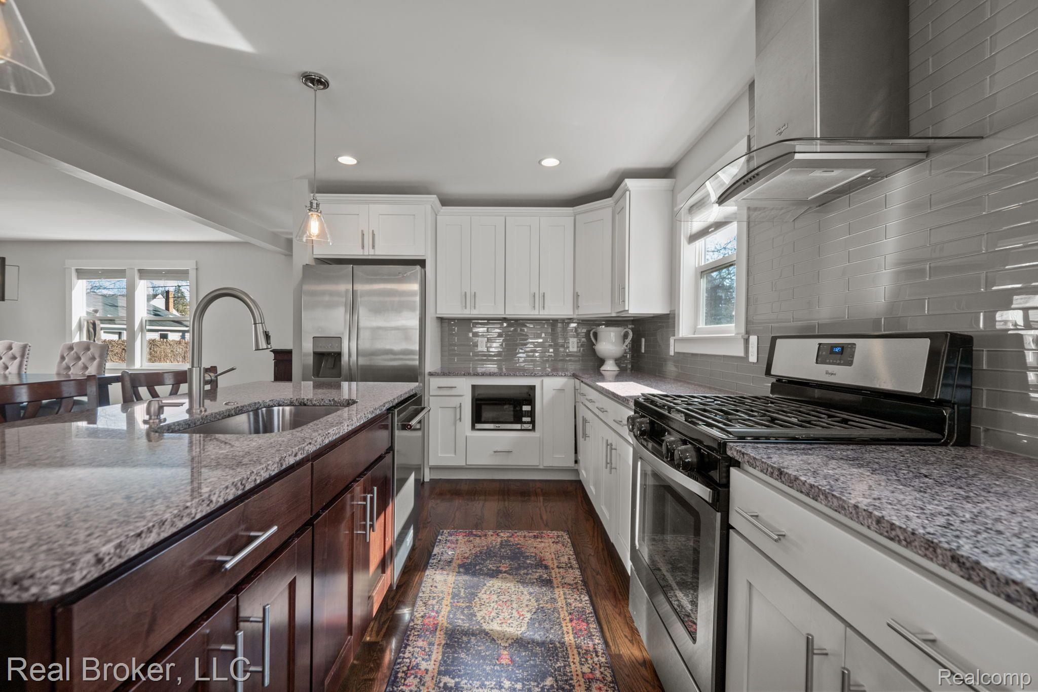 632 N ALTADENA Avenue