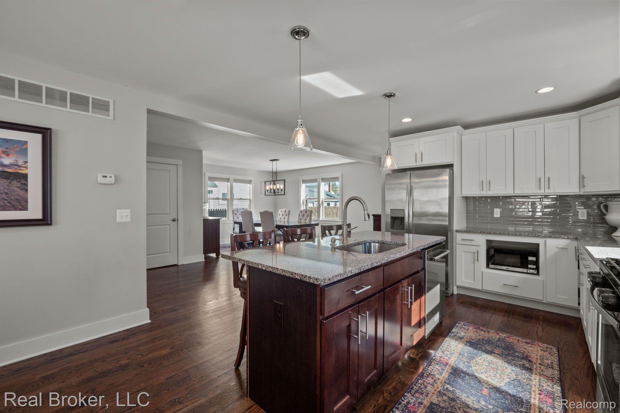 632 N ALTADENA Avenue