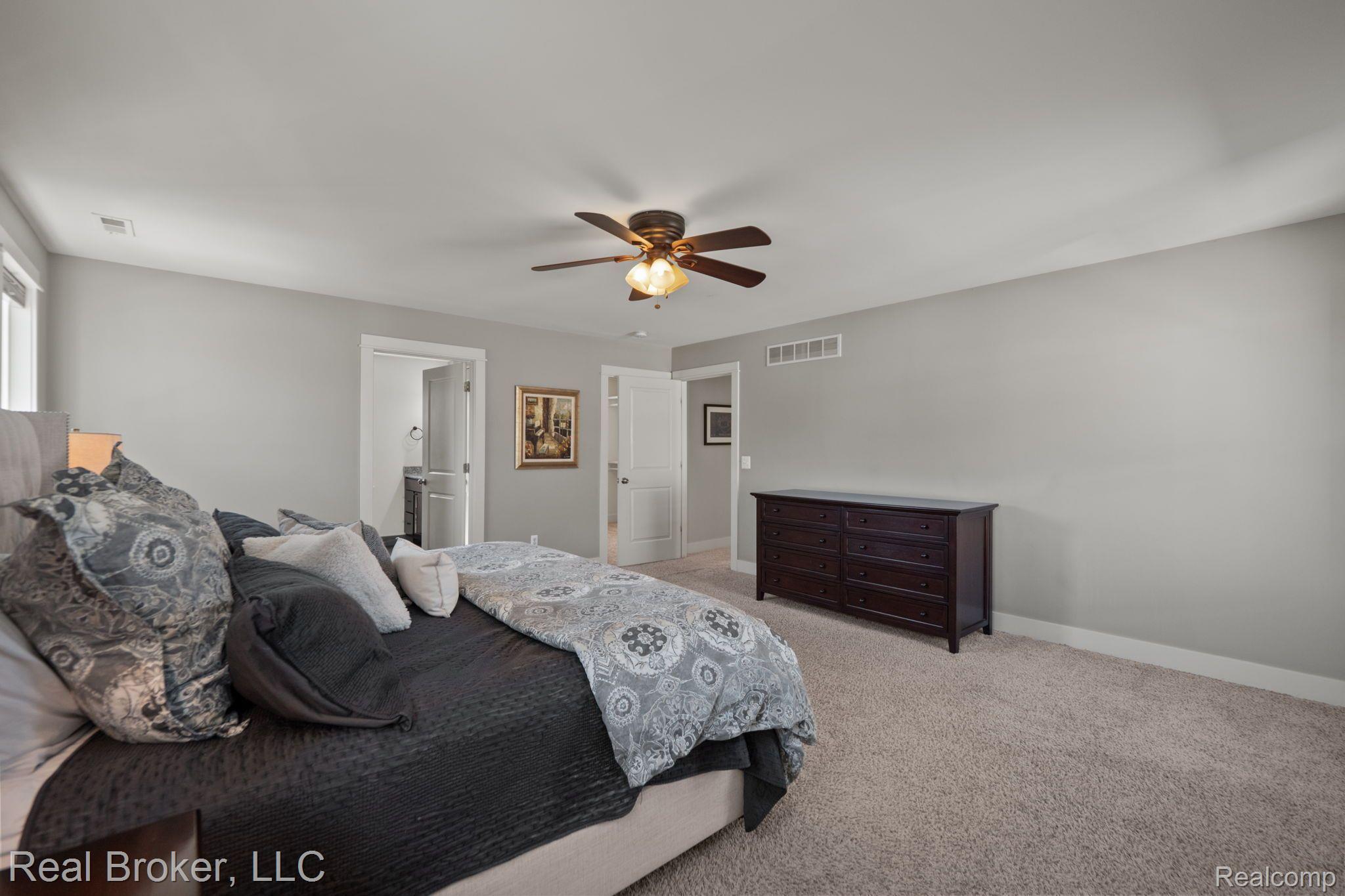 632 N ALTADENA Avenue