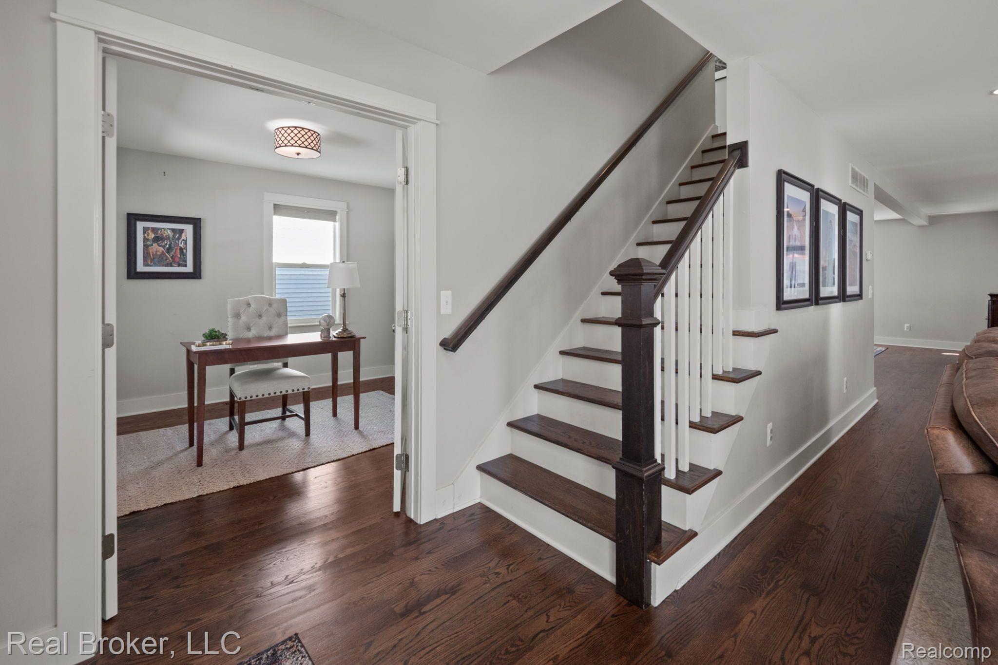 632 N ALTADENA Avenue