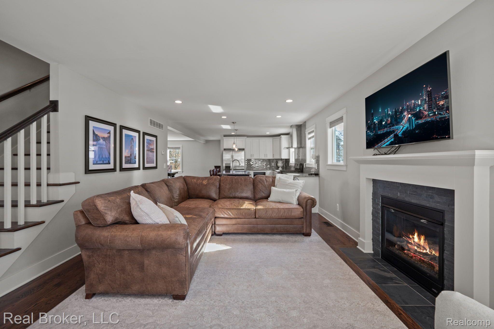 632 N ALTADENA Avenue