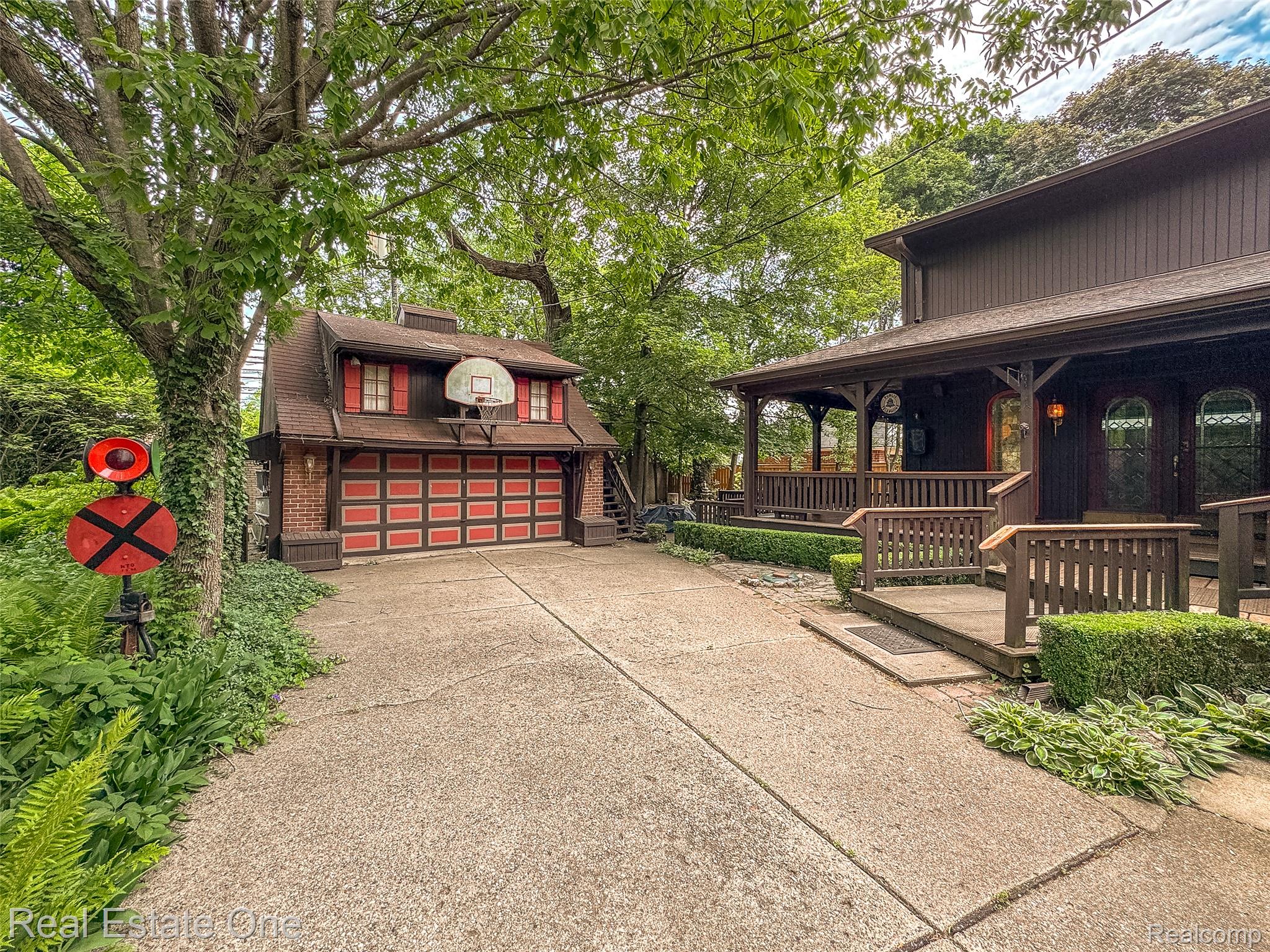 26044 York Road
