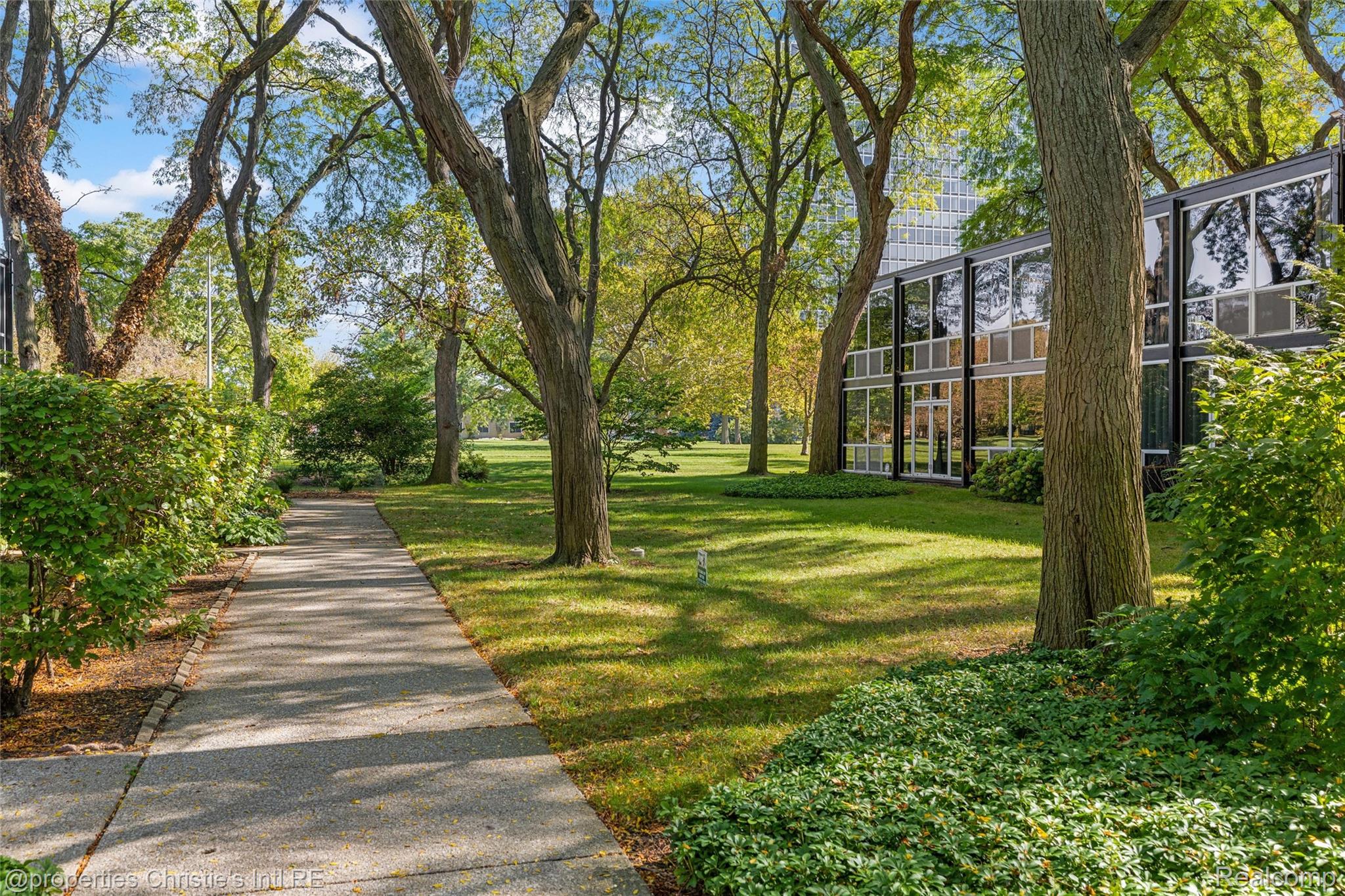 1401 Nicolet Place