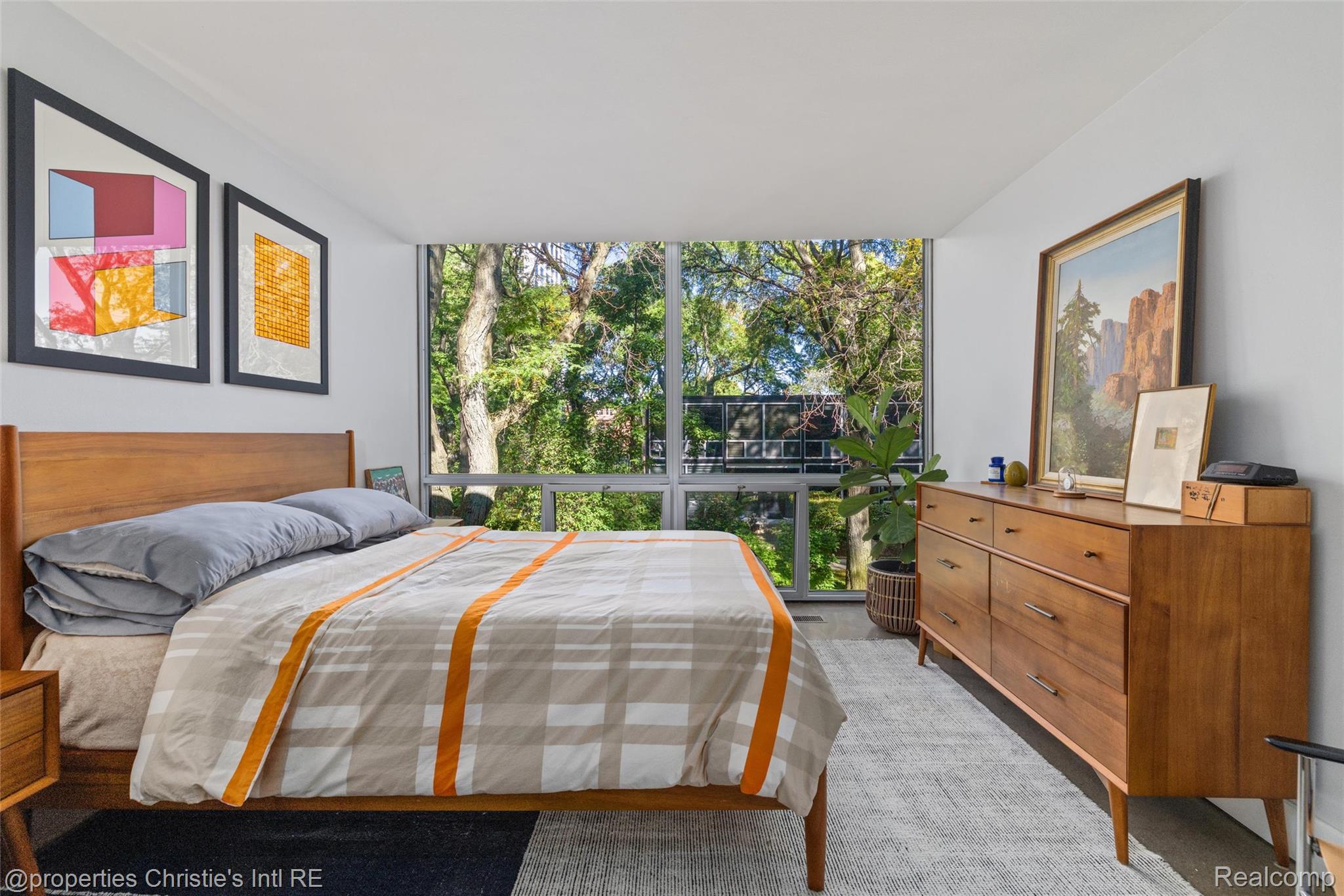 1401 Nicolet Place
