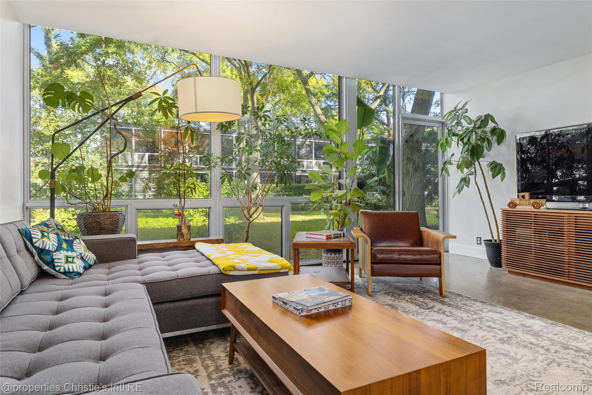 1401 Nicolet Place