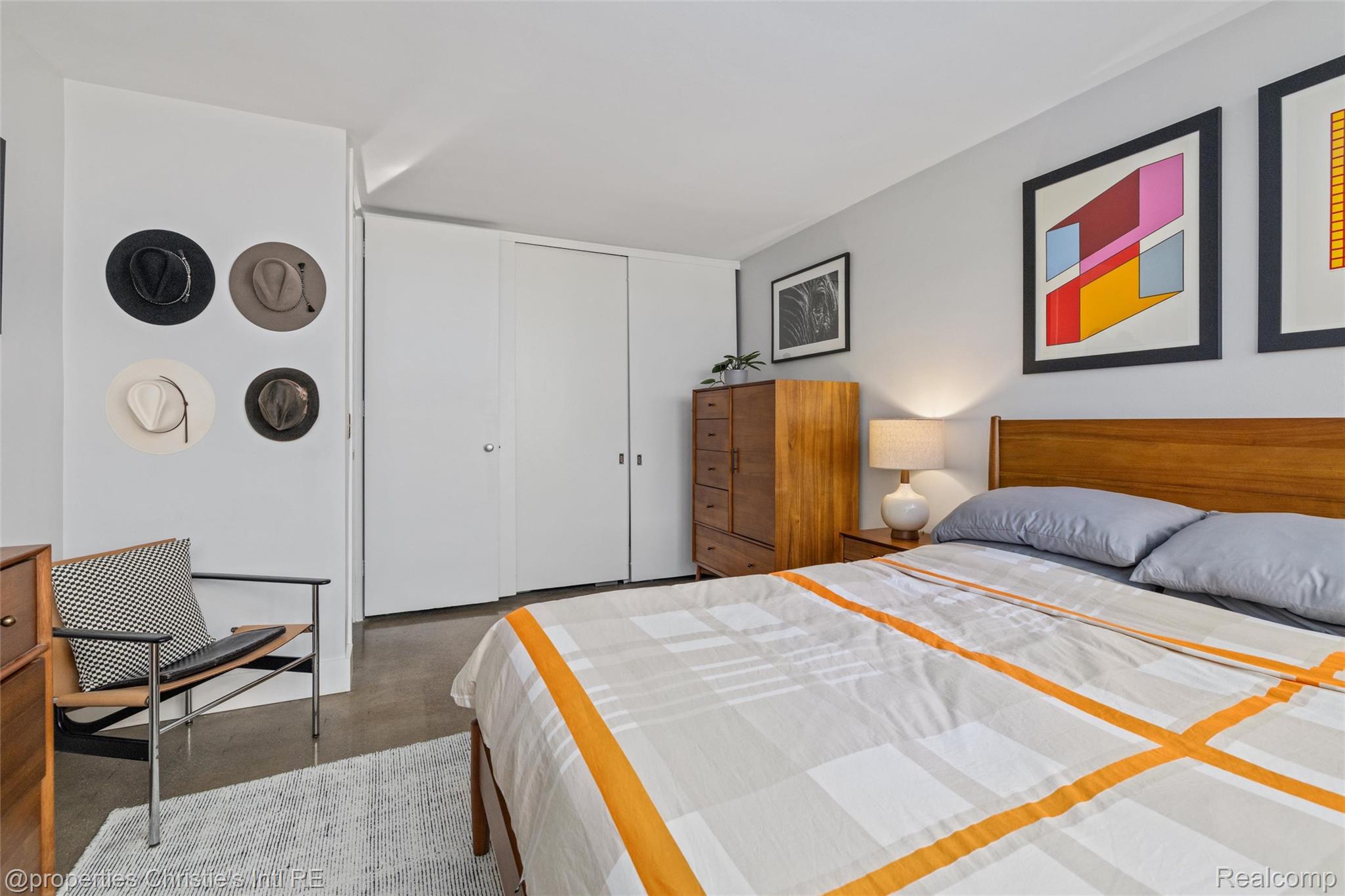 1401 Nicolet Place