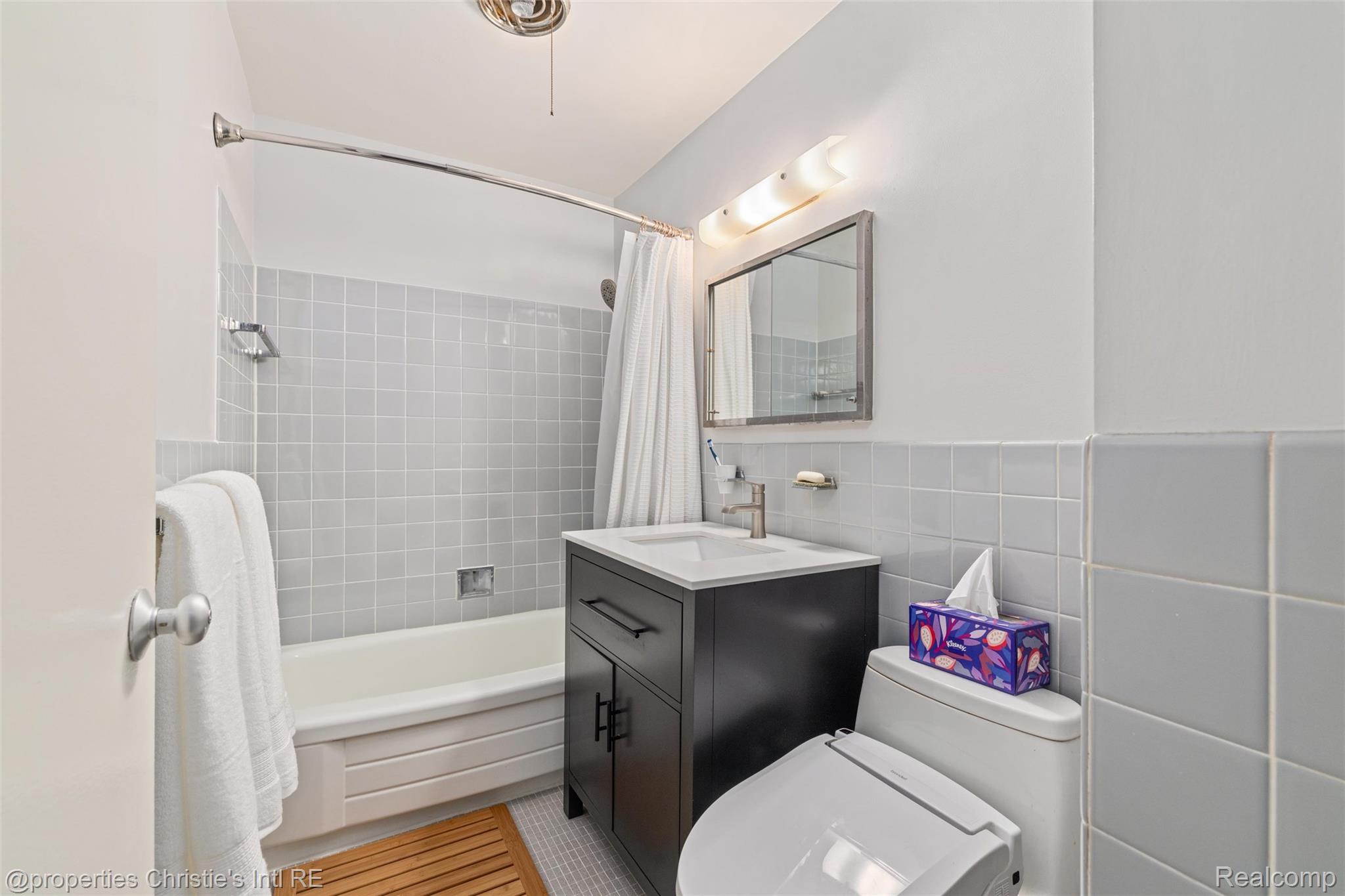 1401 Nicolet Place