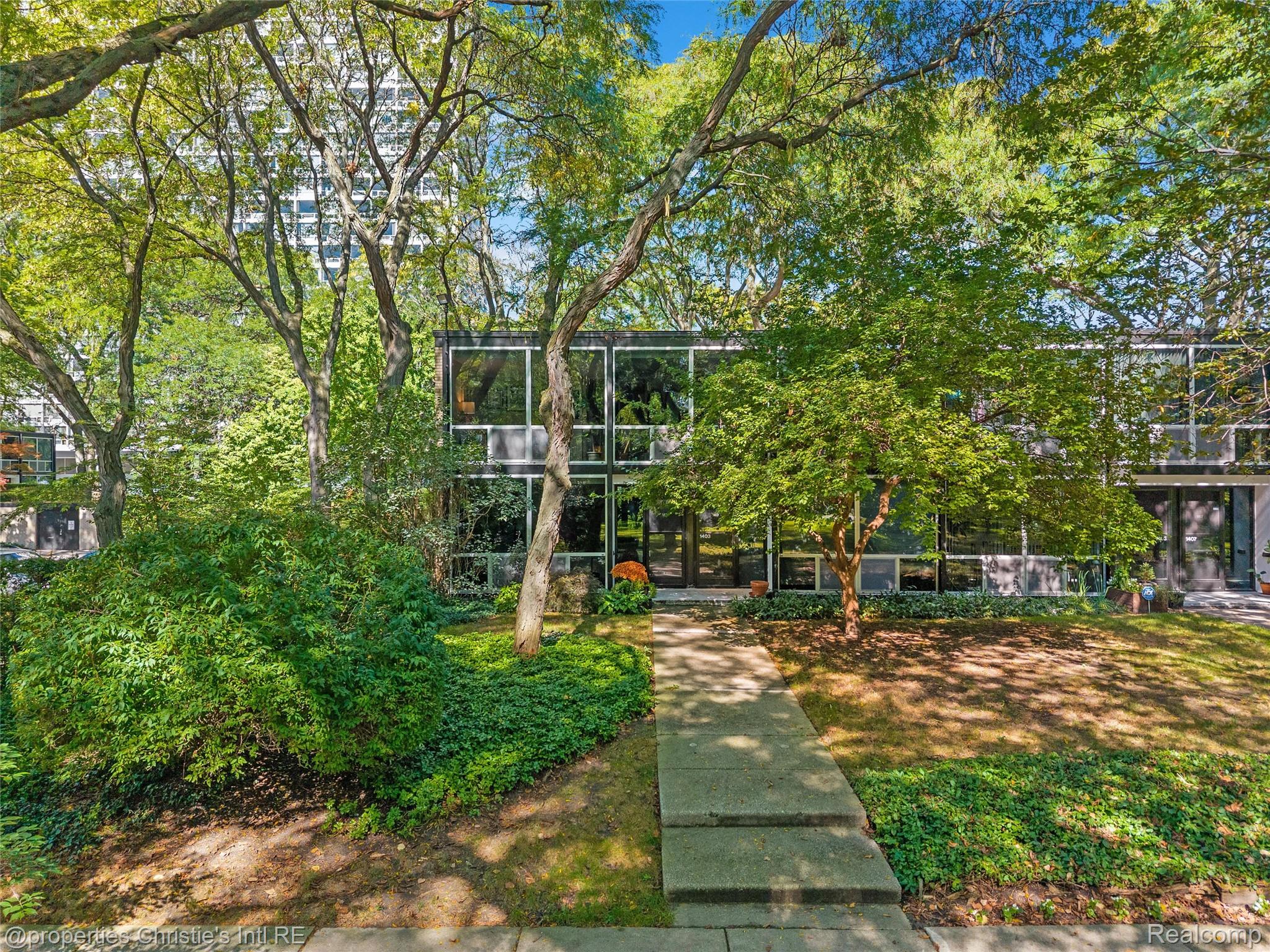 1401 Nicolet Place