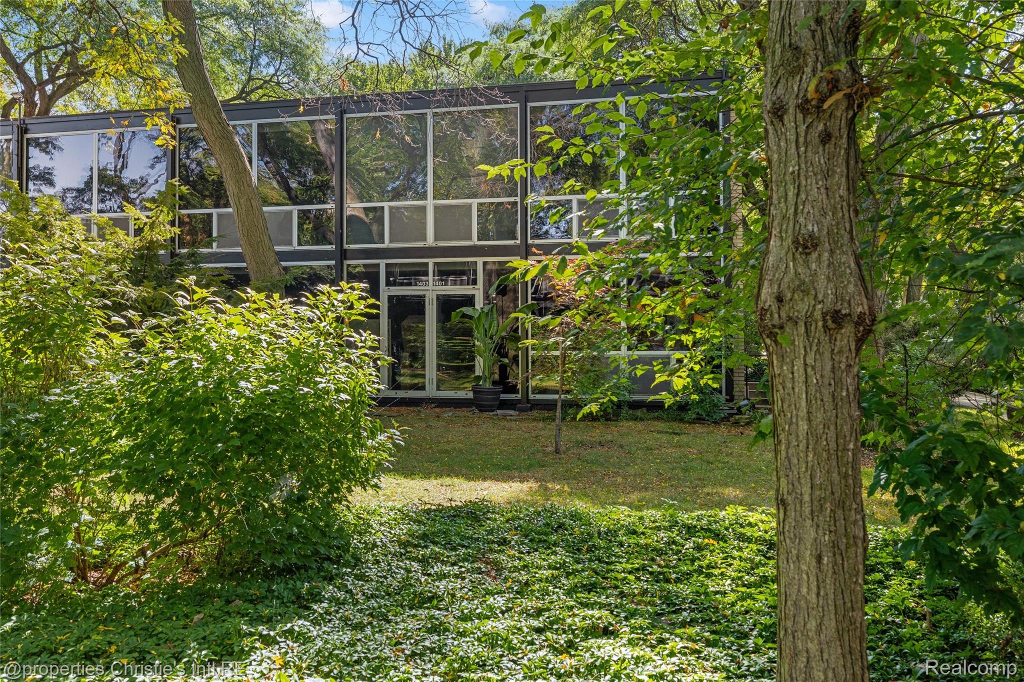 1401 Nicolet Place