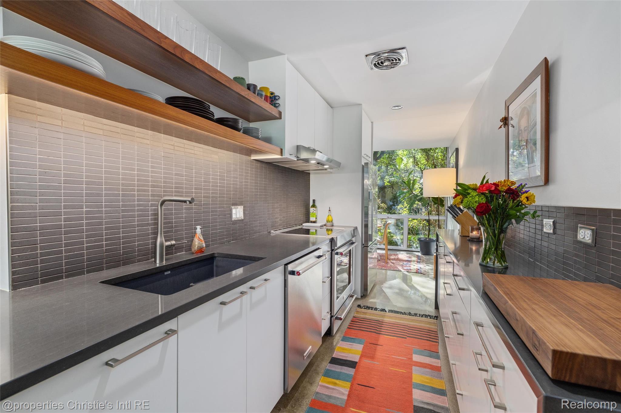 1401 Nicolet Place