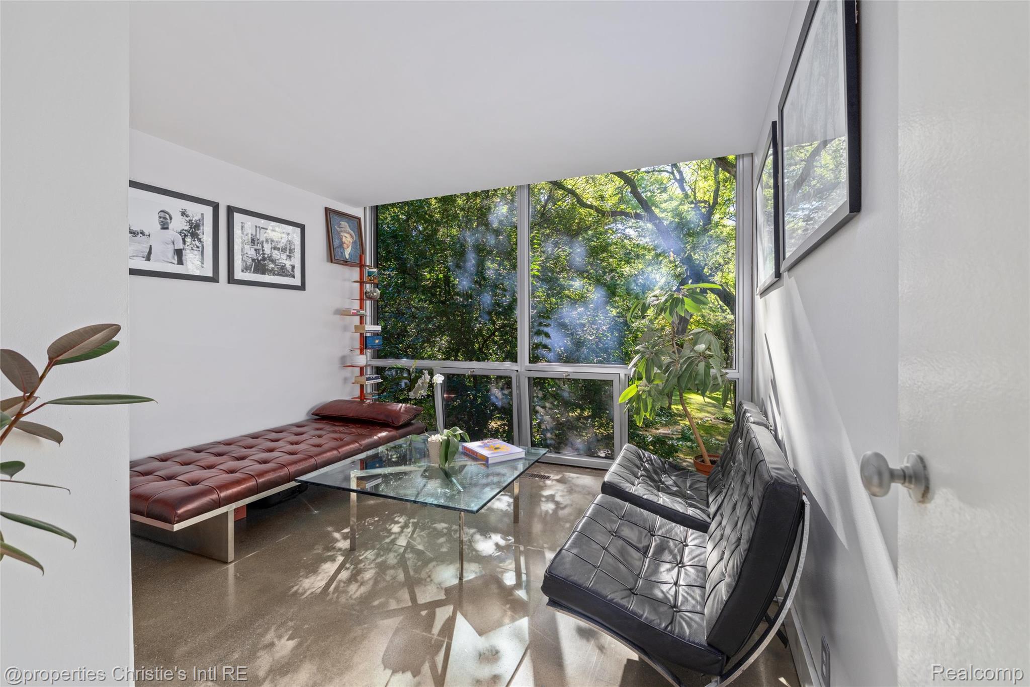 1401 Nicolet Place