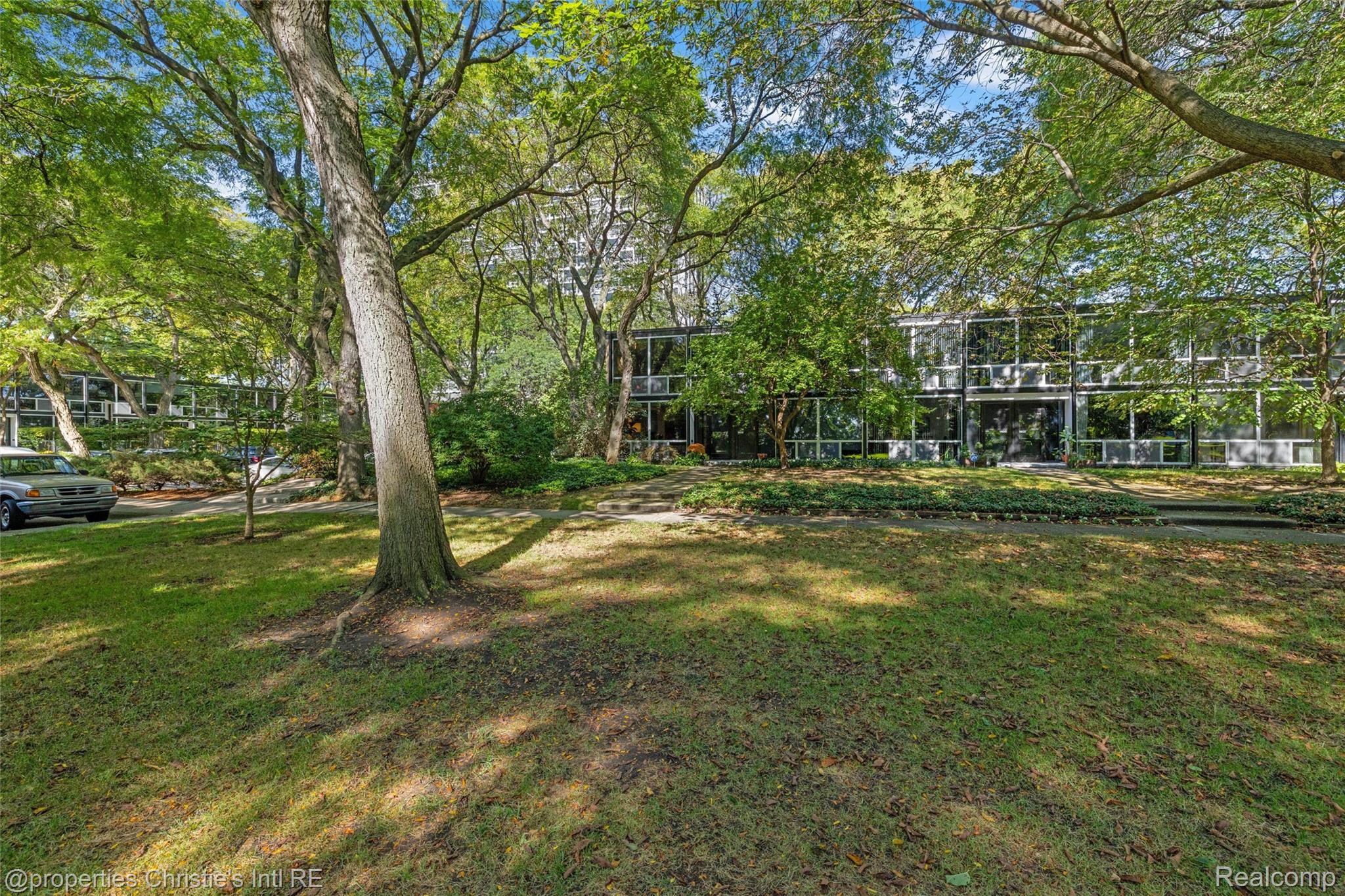 1401 Nicolet Place