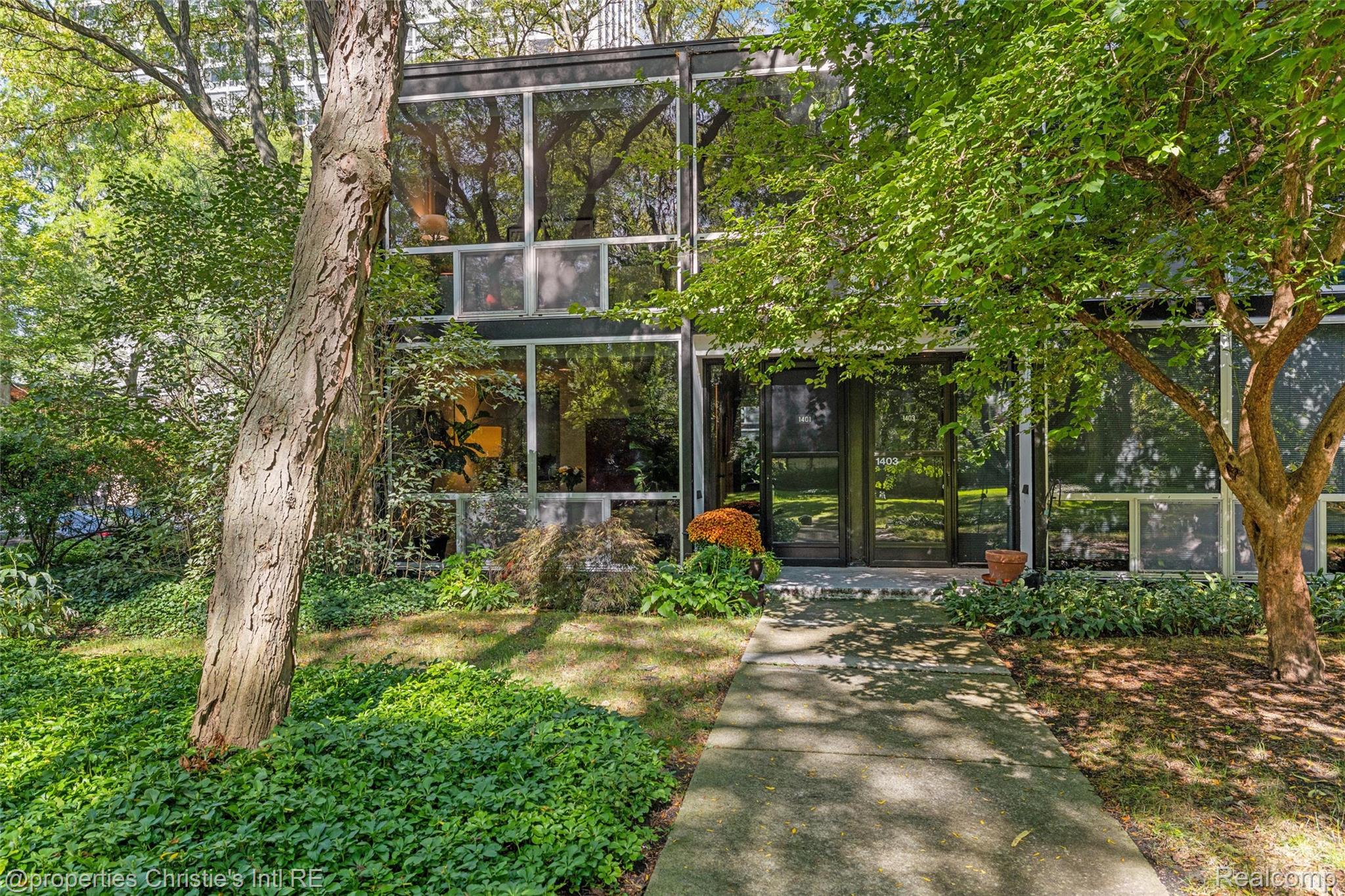 1401 Nicolet Place