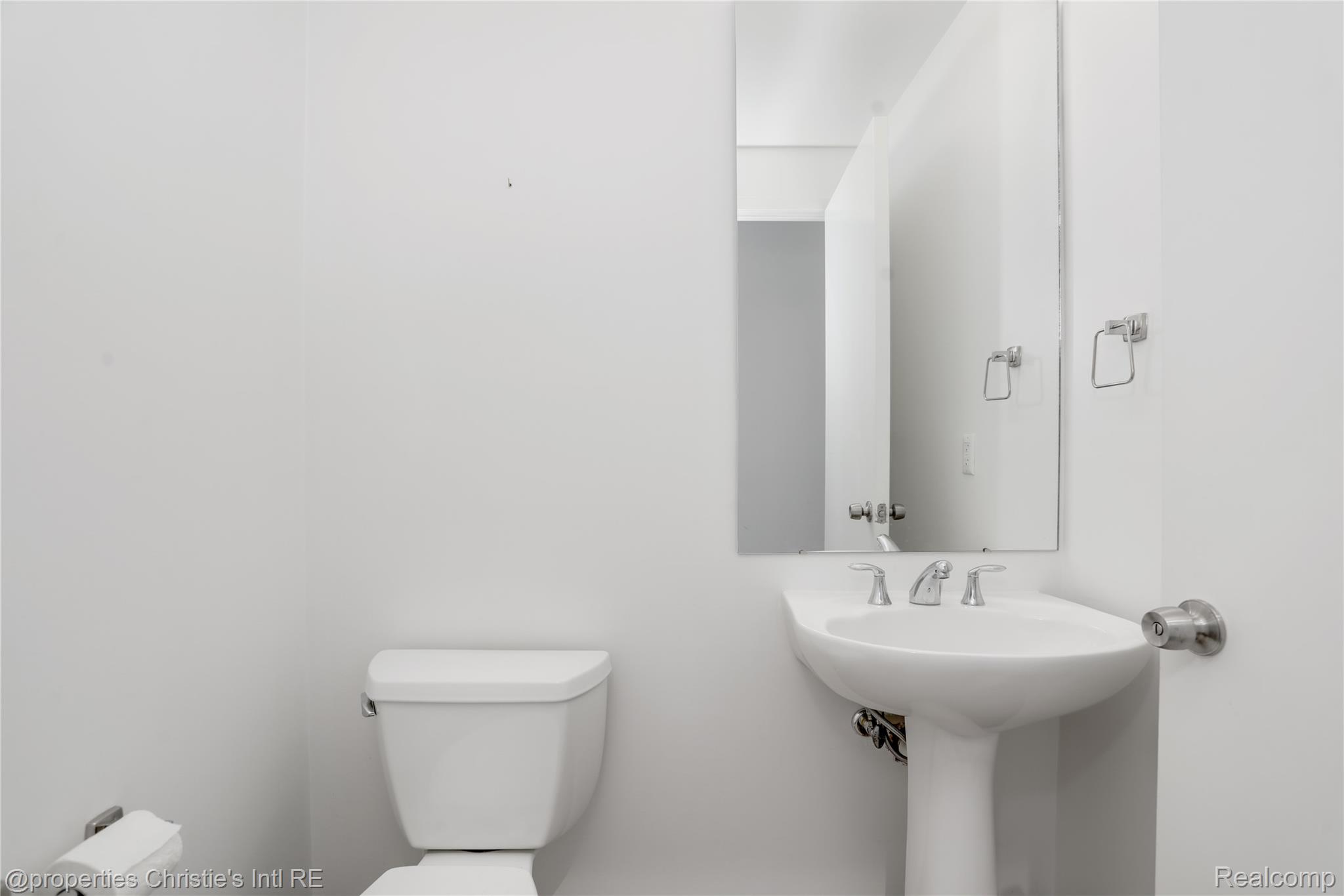 3670 Woodward Avenue 202