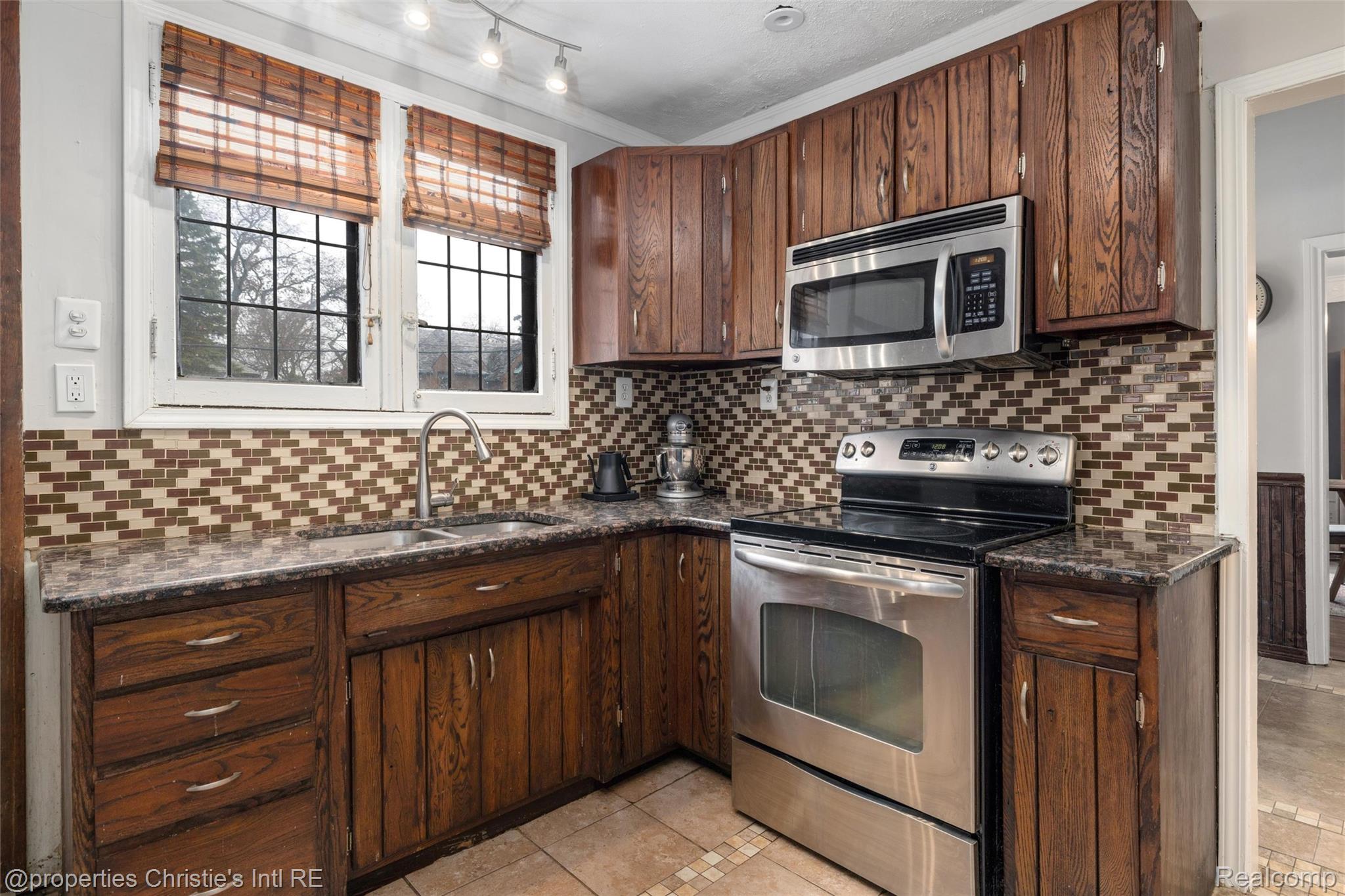 17394 Parkside Street