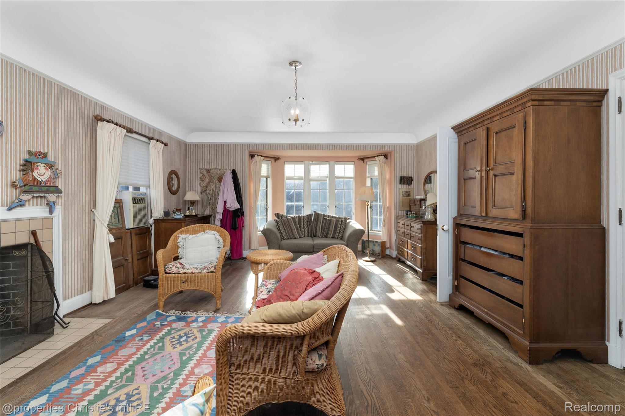1686 Balmoral Drive