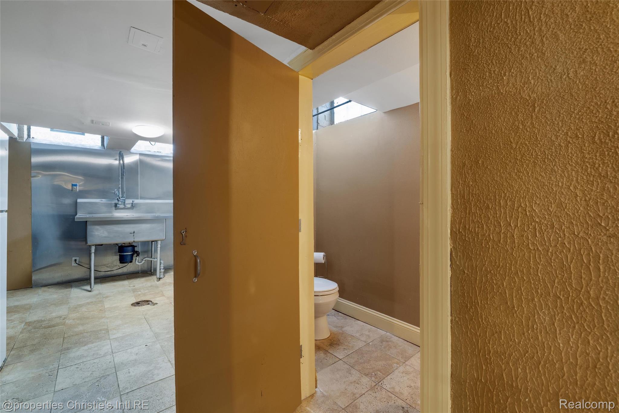 19435 Shrewsbury Road