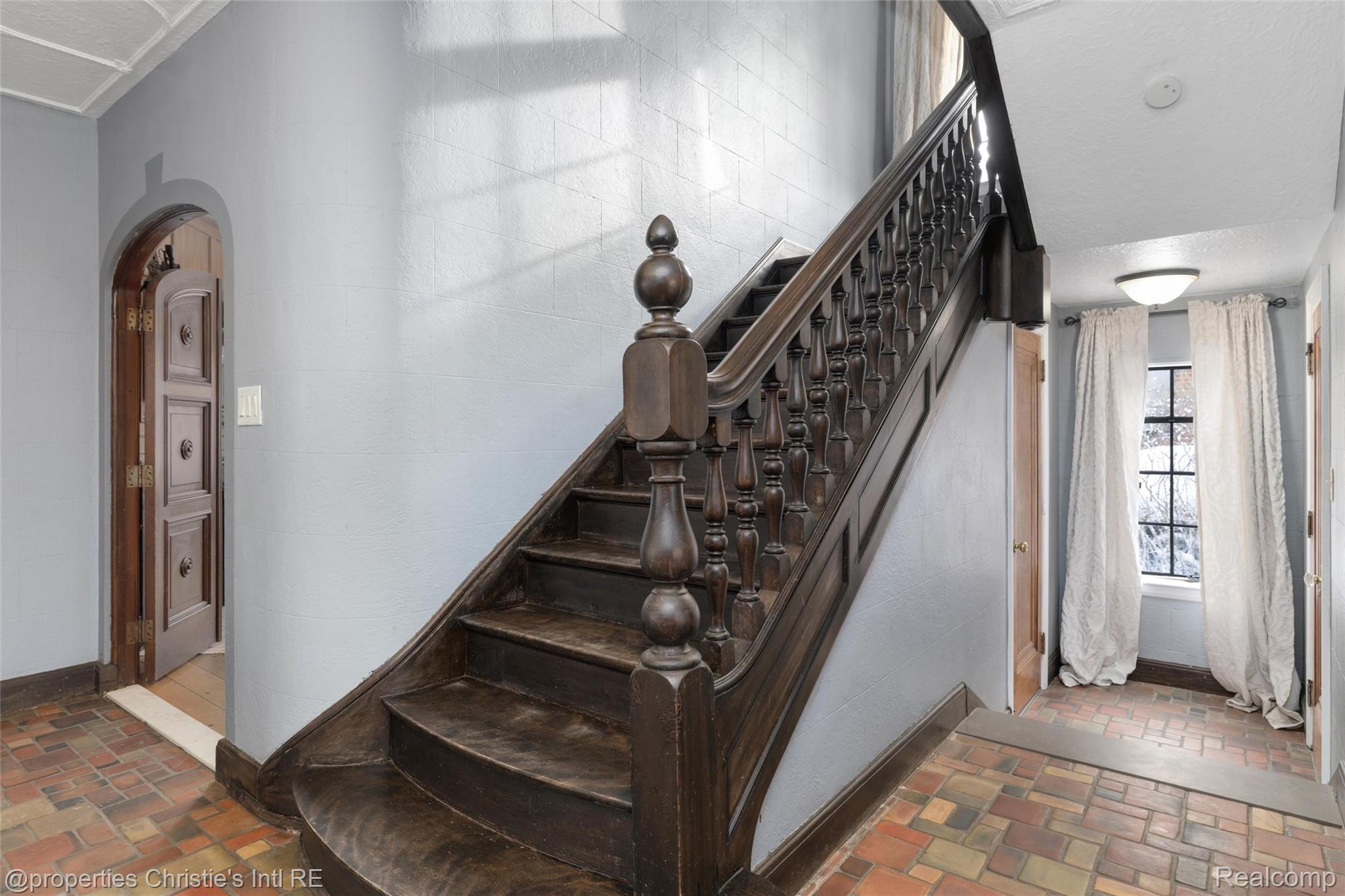 19435 Shrewsbury Road