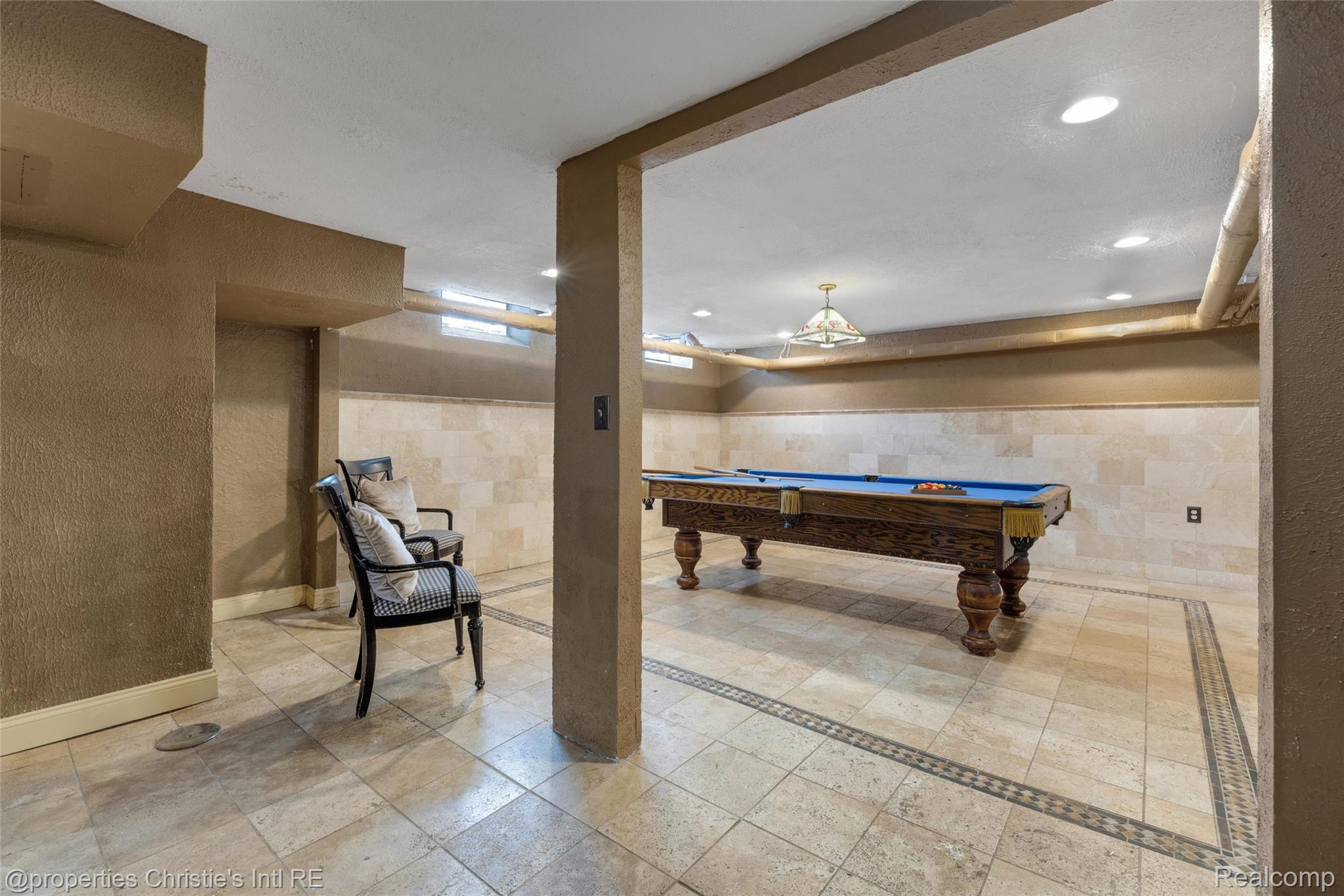 19435 Shrewsbury Road