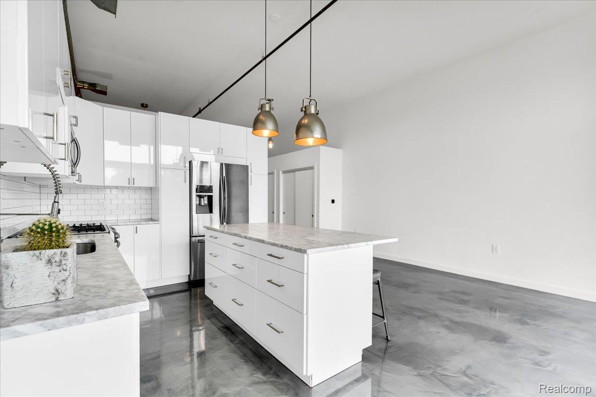 211 E 9 Mile Road Unit: 206