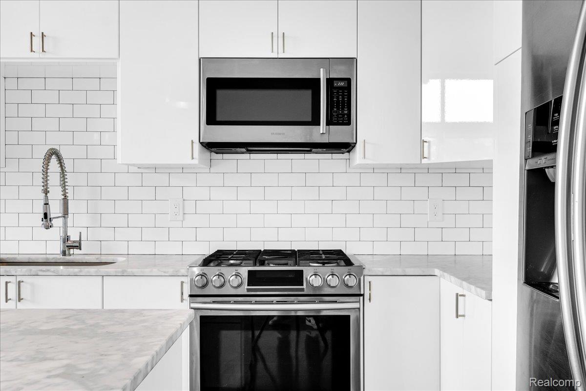 211 E 9 Mile Road Unit: 206