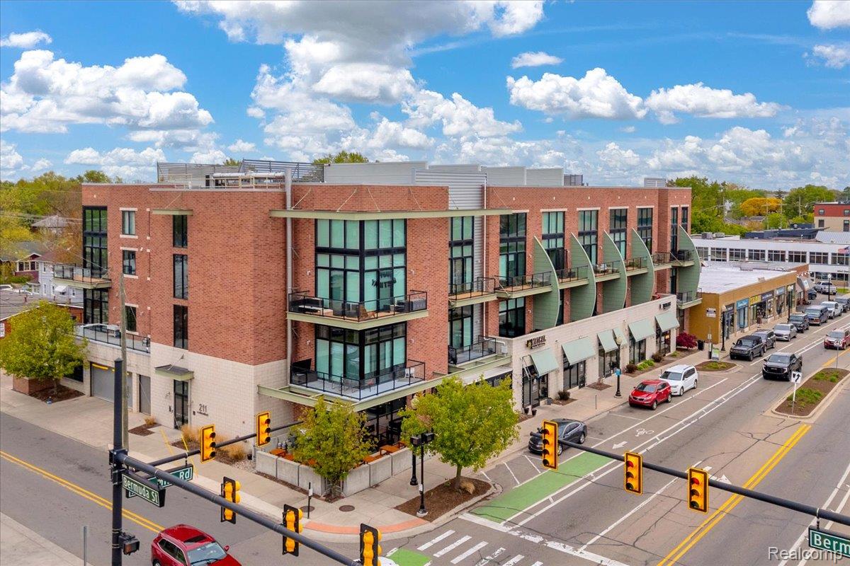 211 E 9 Mile Road Unit: 206
