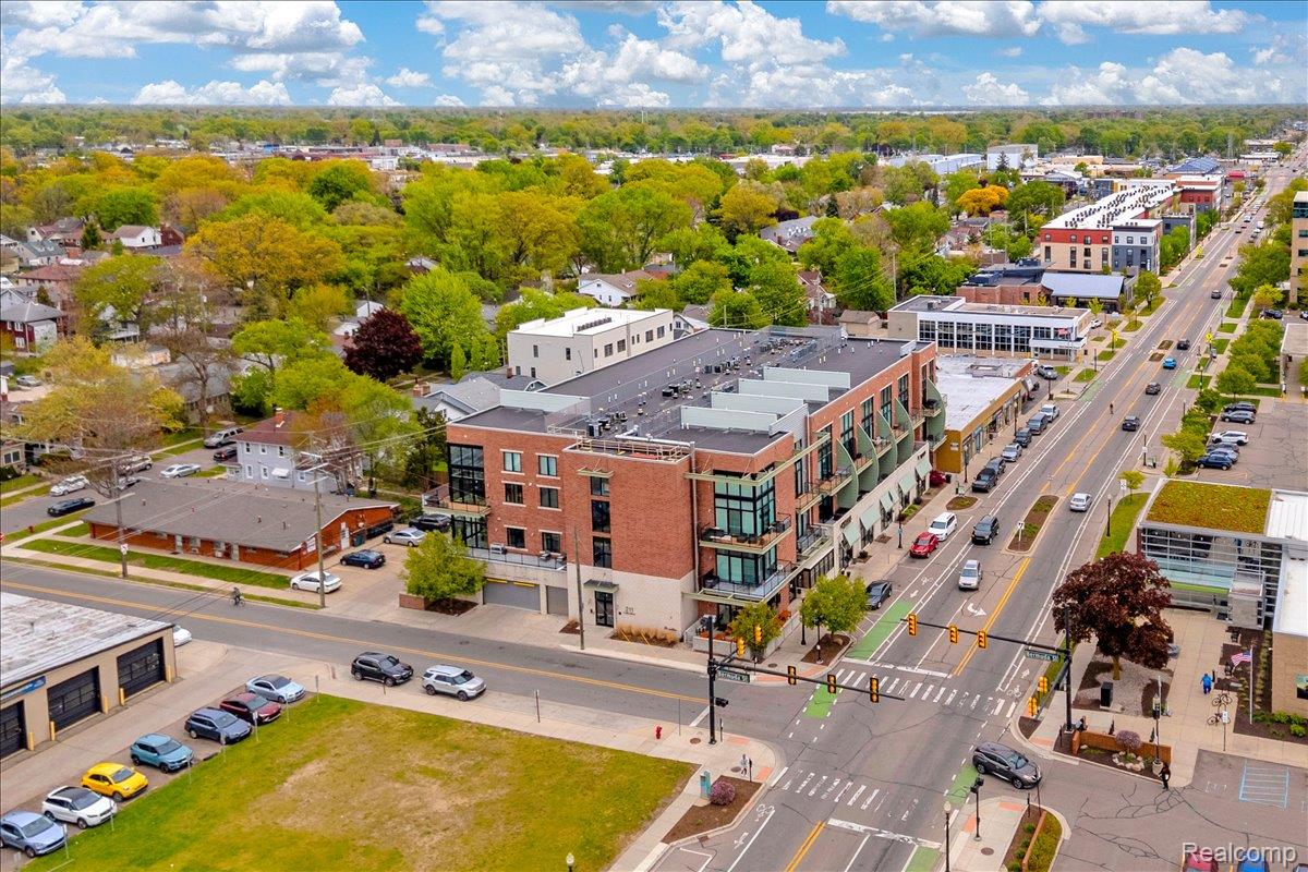 211 E 9 Mile Road Unit: 206
