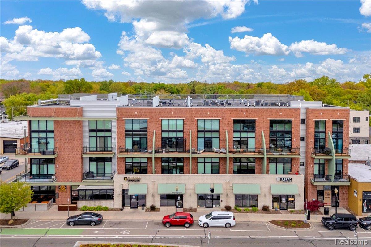 211 E 9 Mile Road Unit: 206
