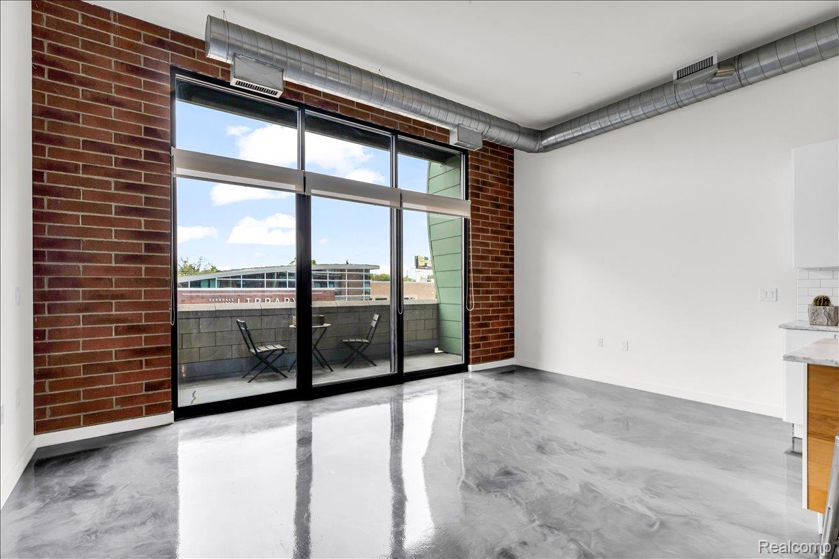 211 E 9 Mile Road Unit: 206