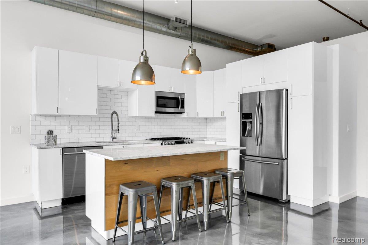 211 E 9 Mile Road Unit: 206