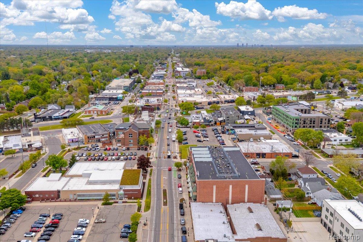 211 E 9 Mile Road Unit: 206