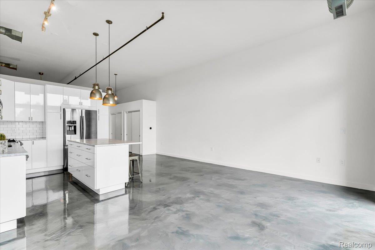 211 E 9 Mile Road Unit: 206