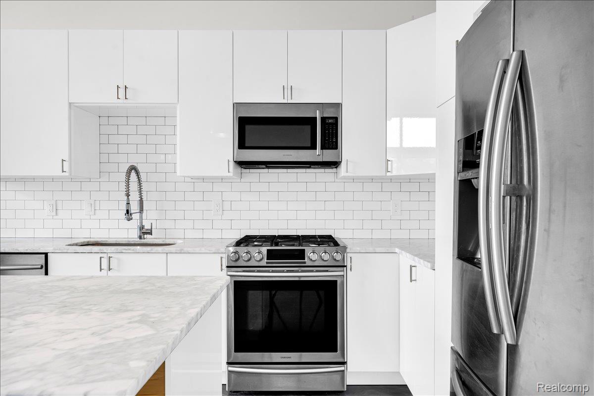 211 E 9 Mile Road Unit: 206