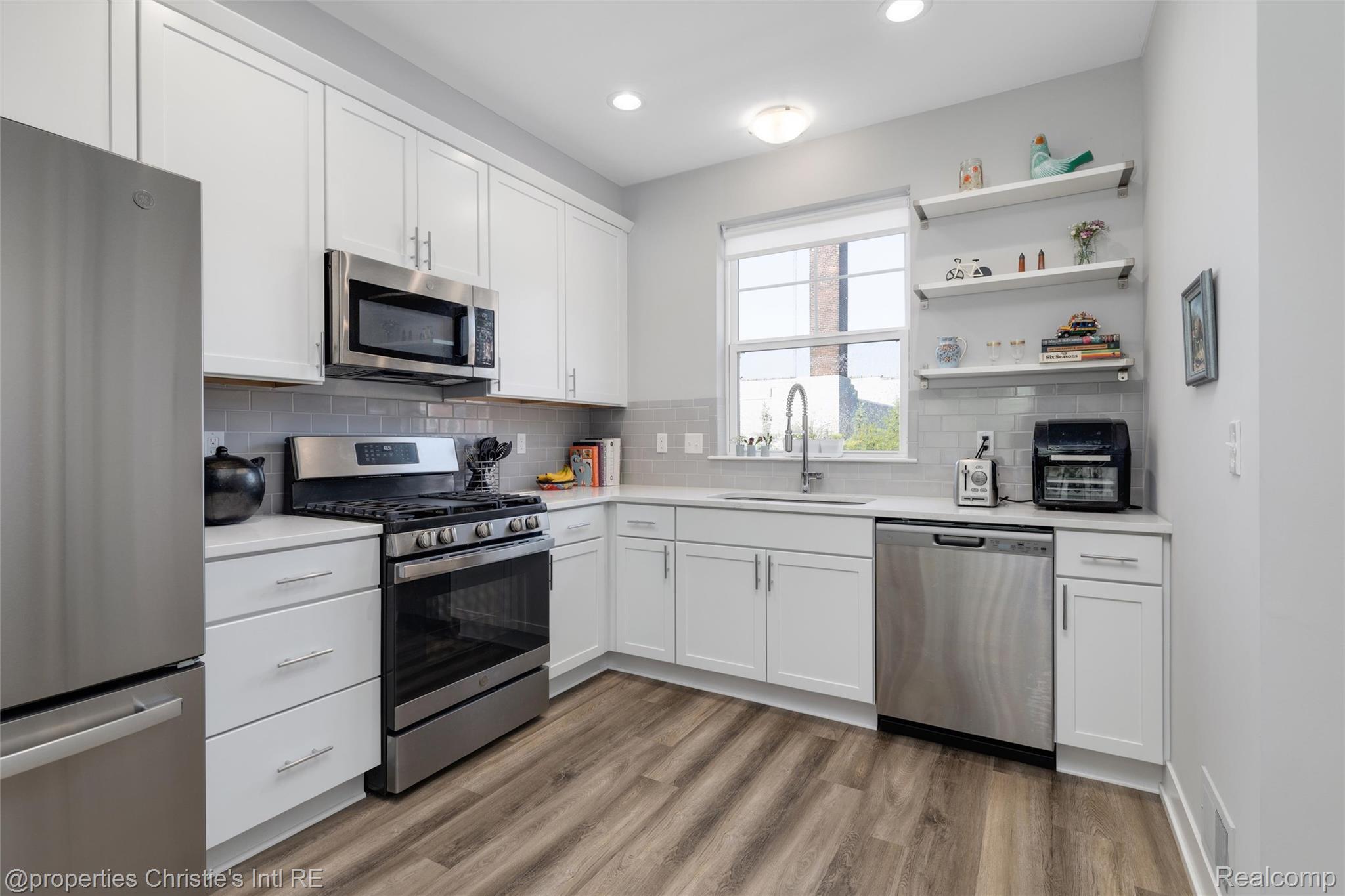 5151 Avery 18