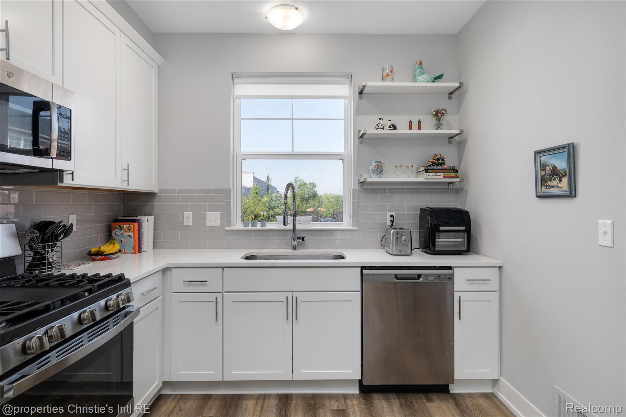 5151 Avery 18