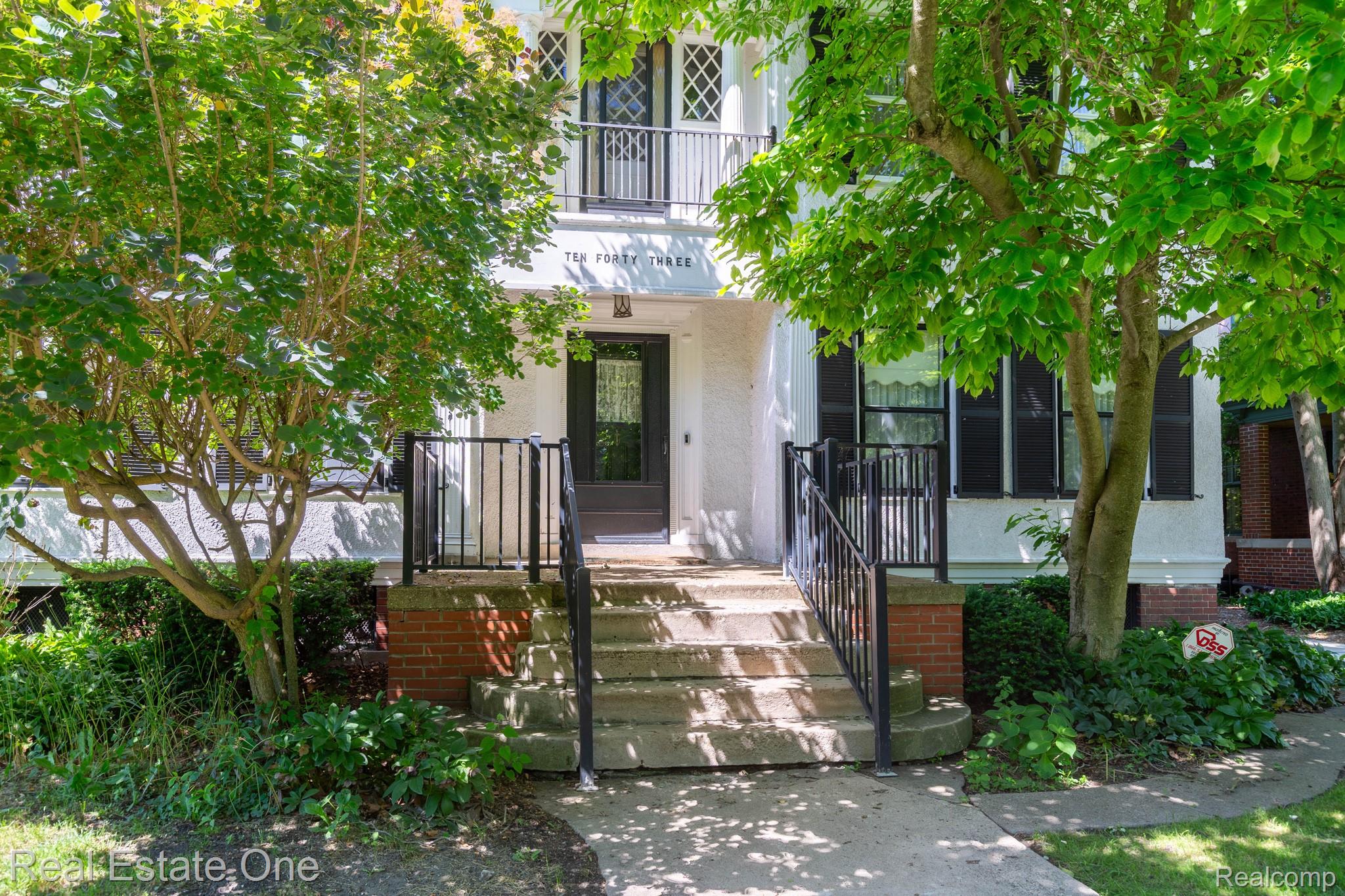 1043 Burns Street