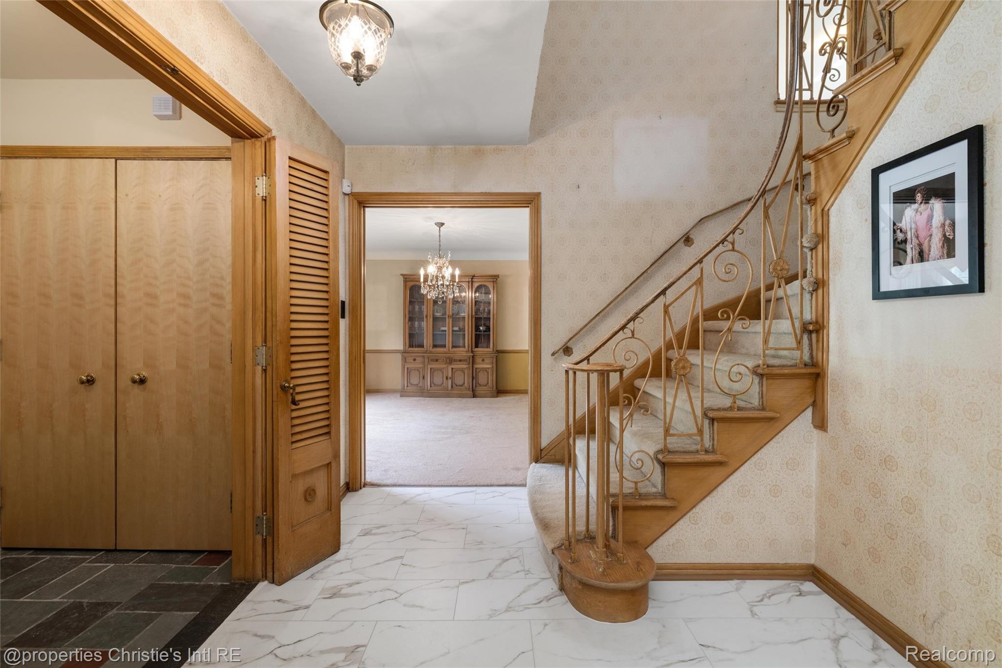 19262 Strathcona Drive