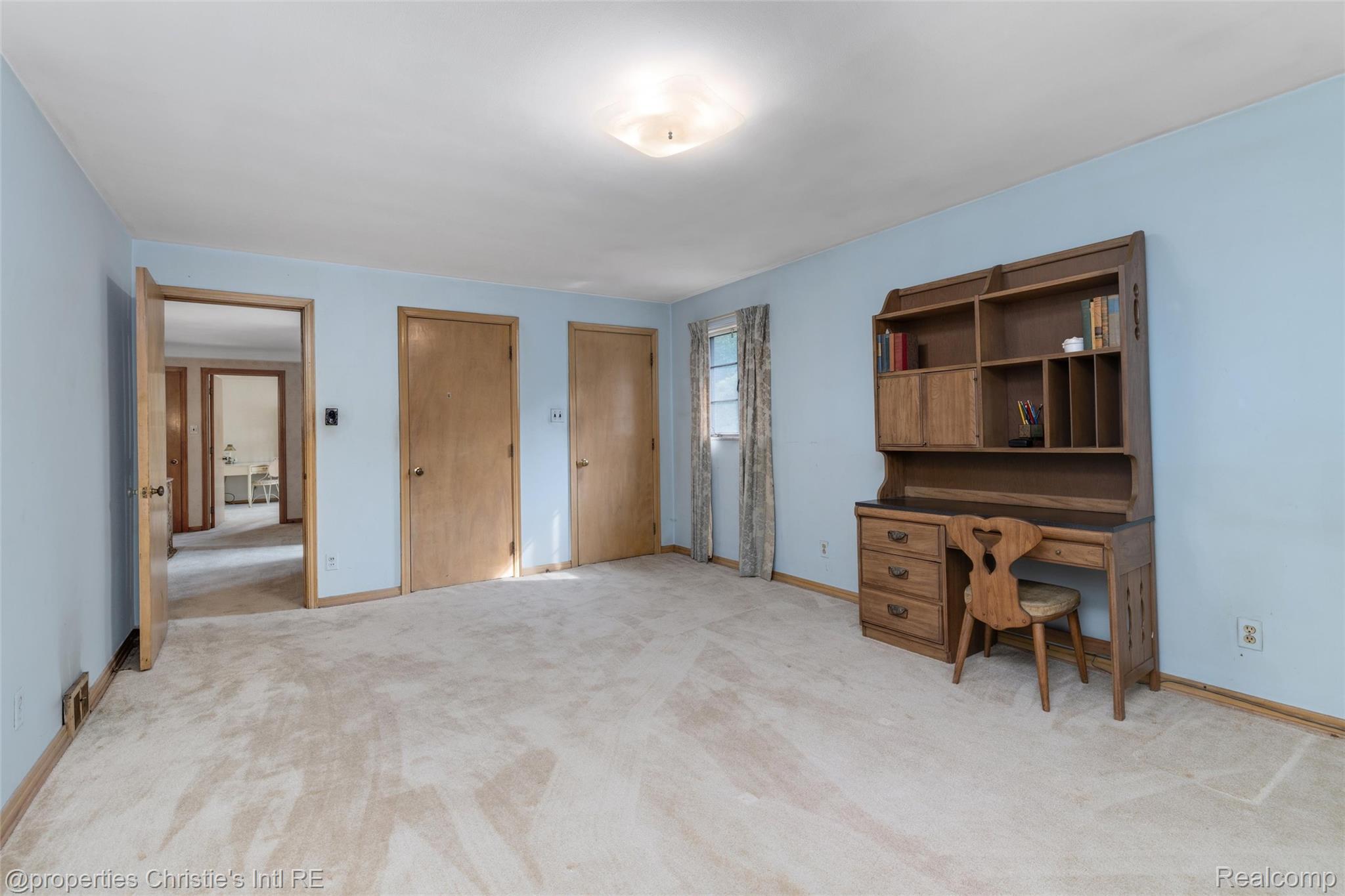 19262 Strathcona Drive